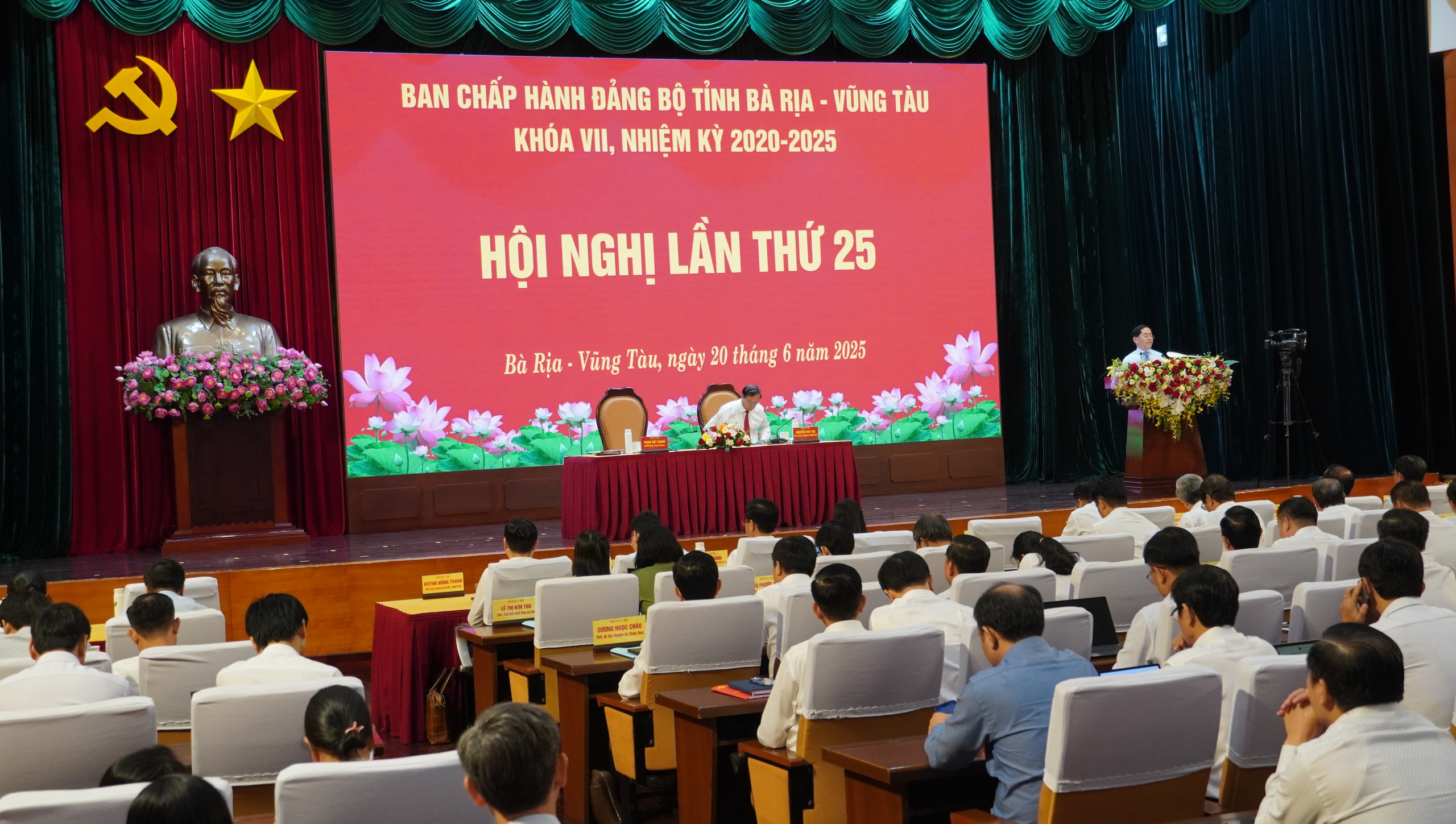 B&iacute; thư Tỉnh ủy B&agrave; Rịa - Vũng T&agrave;u: Giải quyết chế độ cho người xin nghỉ trước 25-6- Ảnh 1.