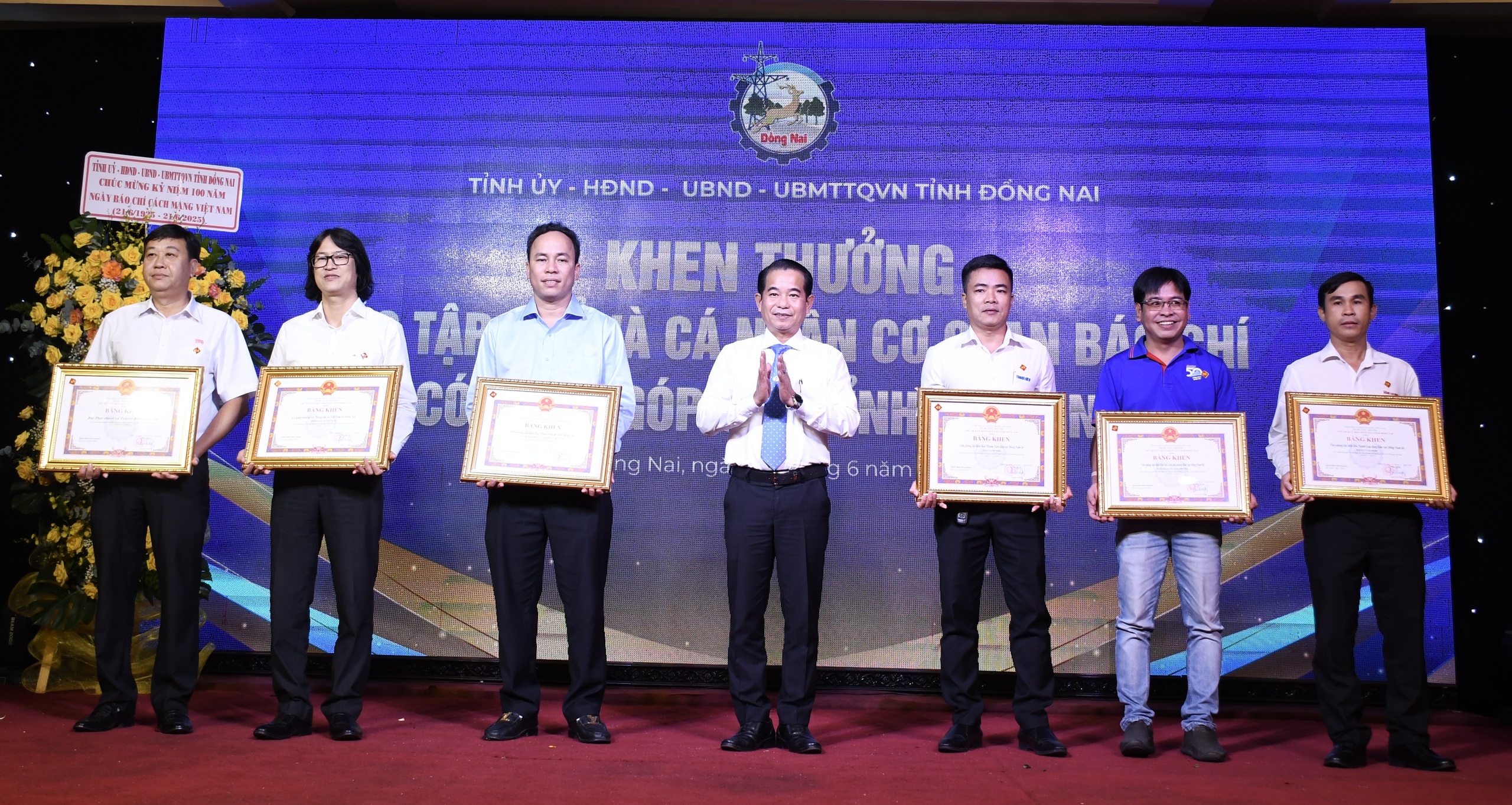 Văn phòng Đại diện Báo Người Lao Động Khu vực Đông Nam Bộ nhận bằng khen của tỉnh Đồng Nai, Tây Ninh- Ảnh 1.