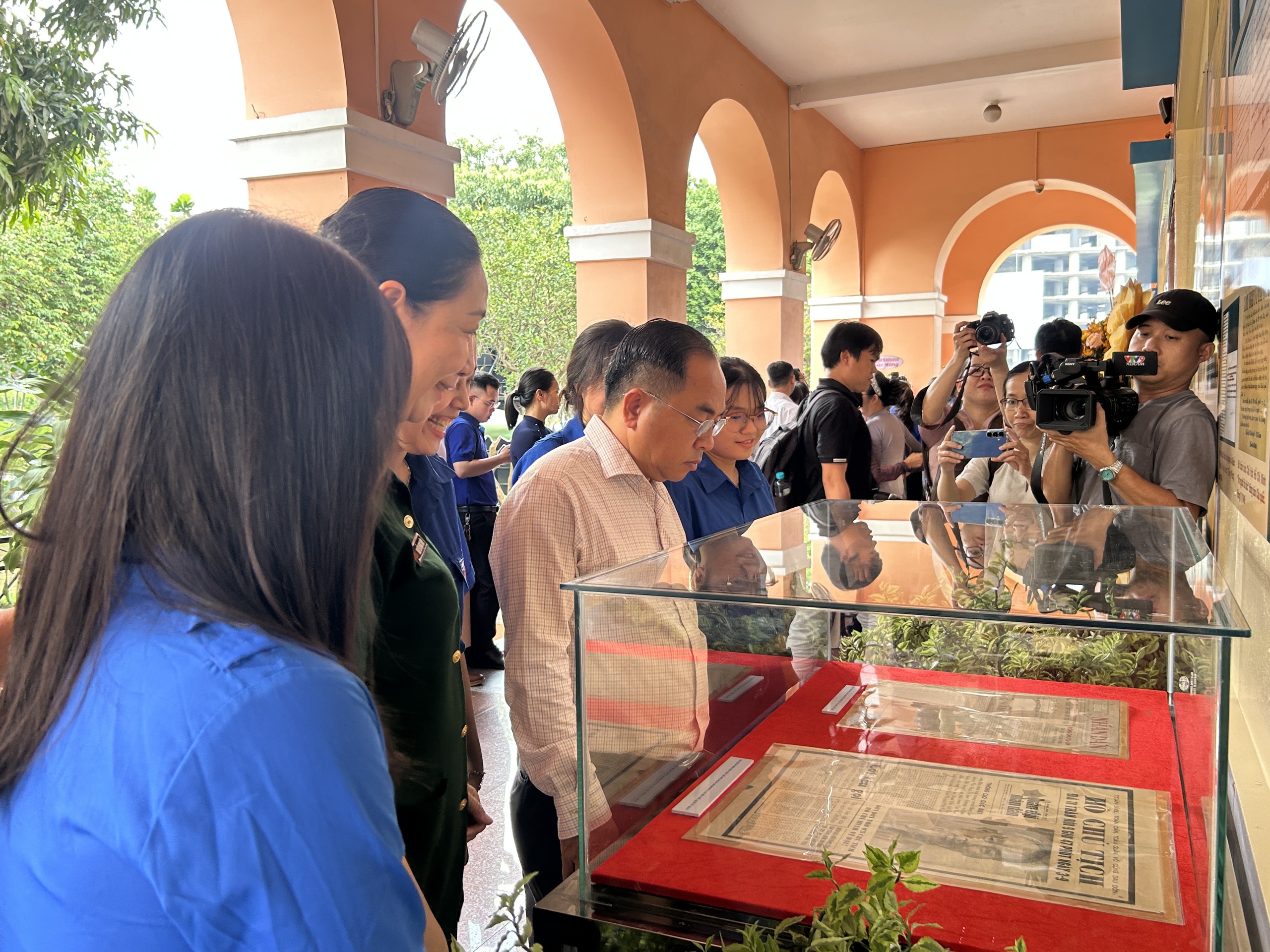 Trưng bày chuyên đề “Chủ tịch Hồ Chí Minh người sáng lập Báo chí Cách mạng Việt Nam”. - Ảnh 5.