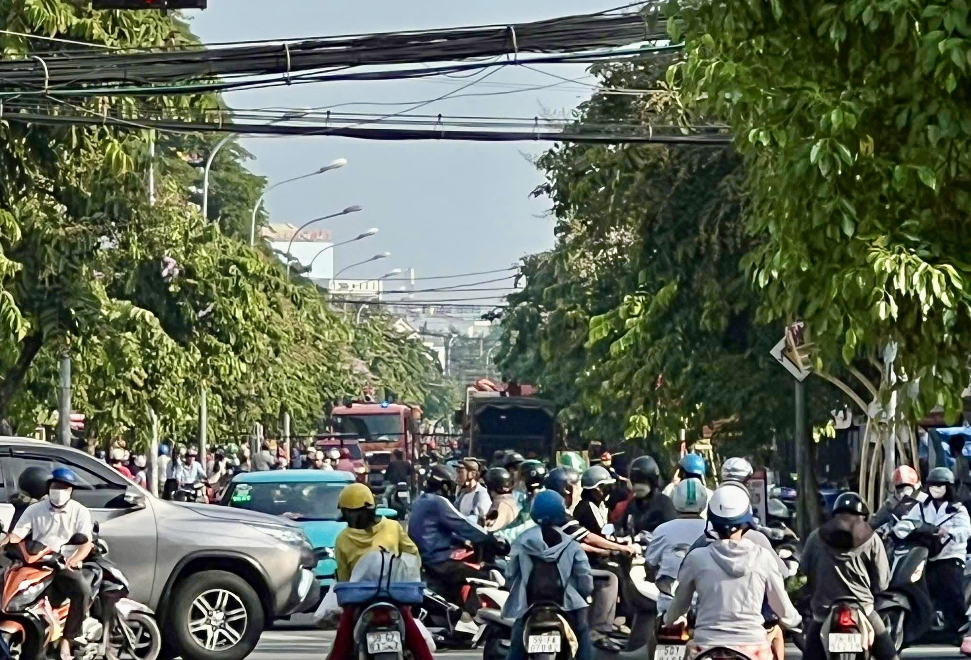 S&aacute;ng nay, ch&aacute;y lớn một nh&agrave; h&agrave;ng tiệc cưới ở TP HCM- Ảnh 2.