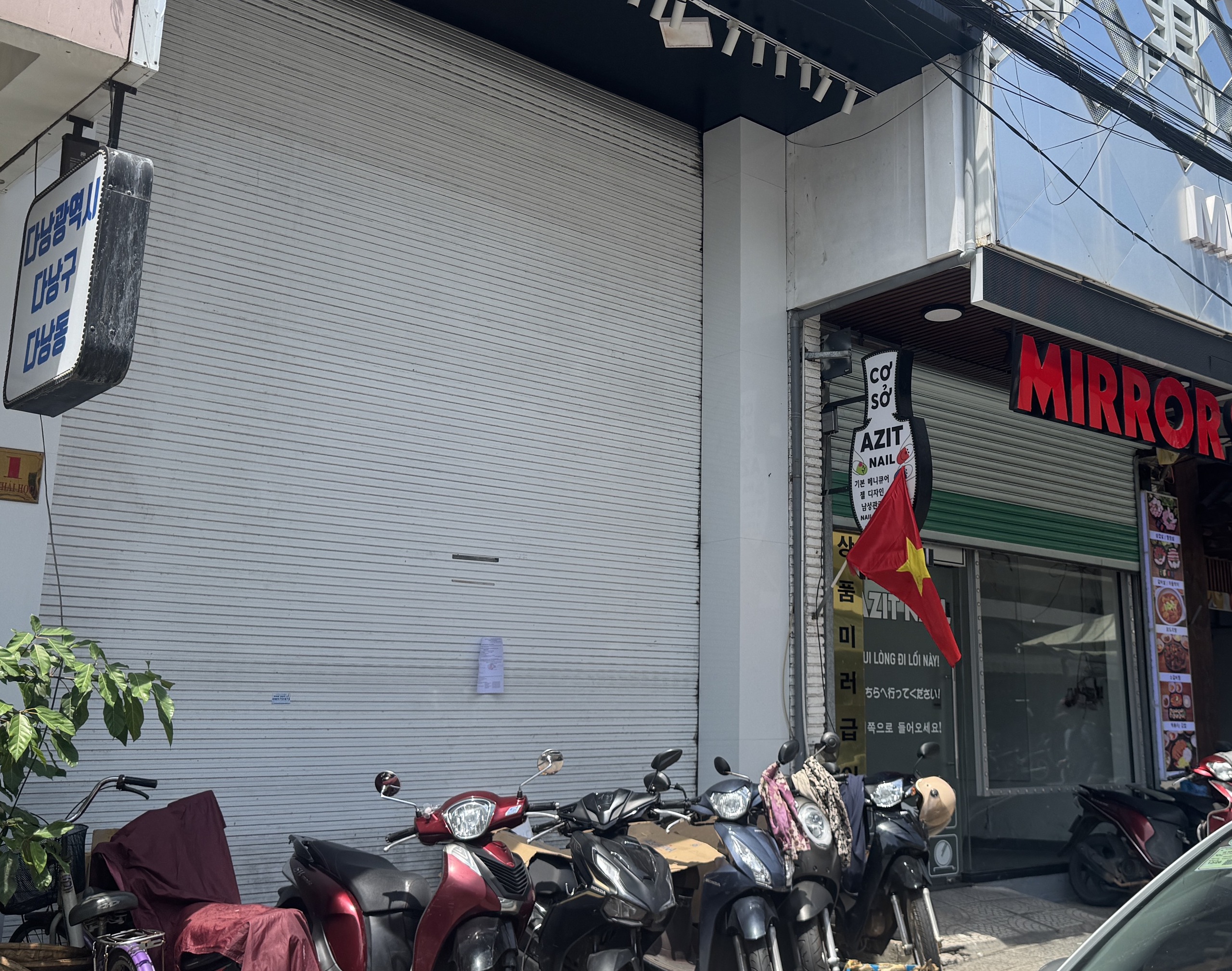 Cảnh tượng khó tin tại tuyến phố du lịch Đà Nẵng: Cửa hàng đồng loạt "bốc hơi" giữa mùa cao điểm - Ảnh 6.
