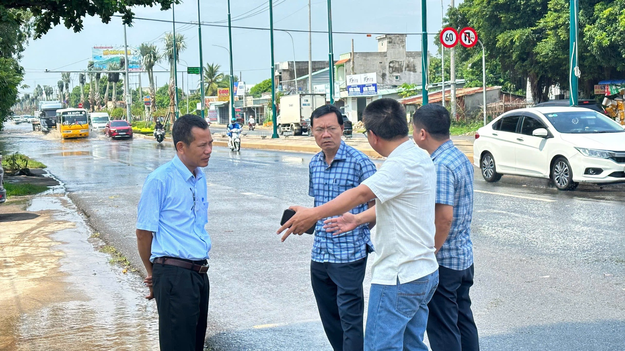 Vụ kẹt xe nghi&ecirc;m trọng gần cầu Cỏ May, TP Vũng T&agrave;u: Cơ quan chức năng v&agrave;o cuộc xử l&yacute; - Ảnh 1.