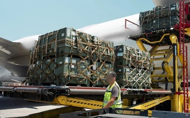 Hàng loạt máy bay vận tải quân sự hạ cánh, Israel đón tin vui?- Ảnh 1.