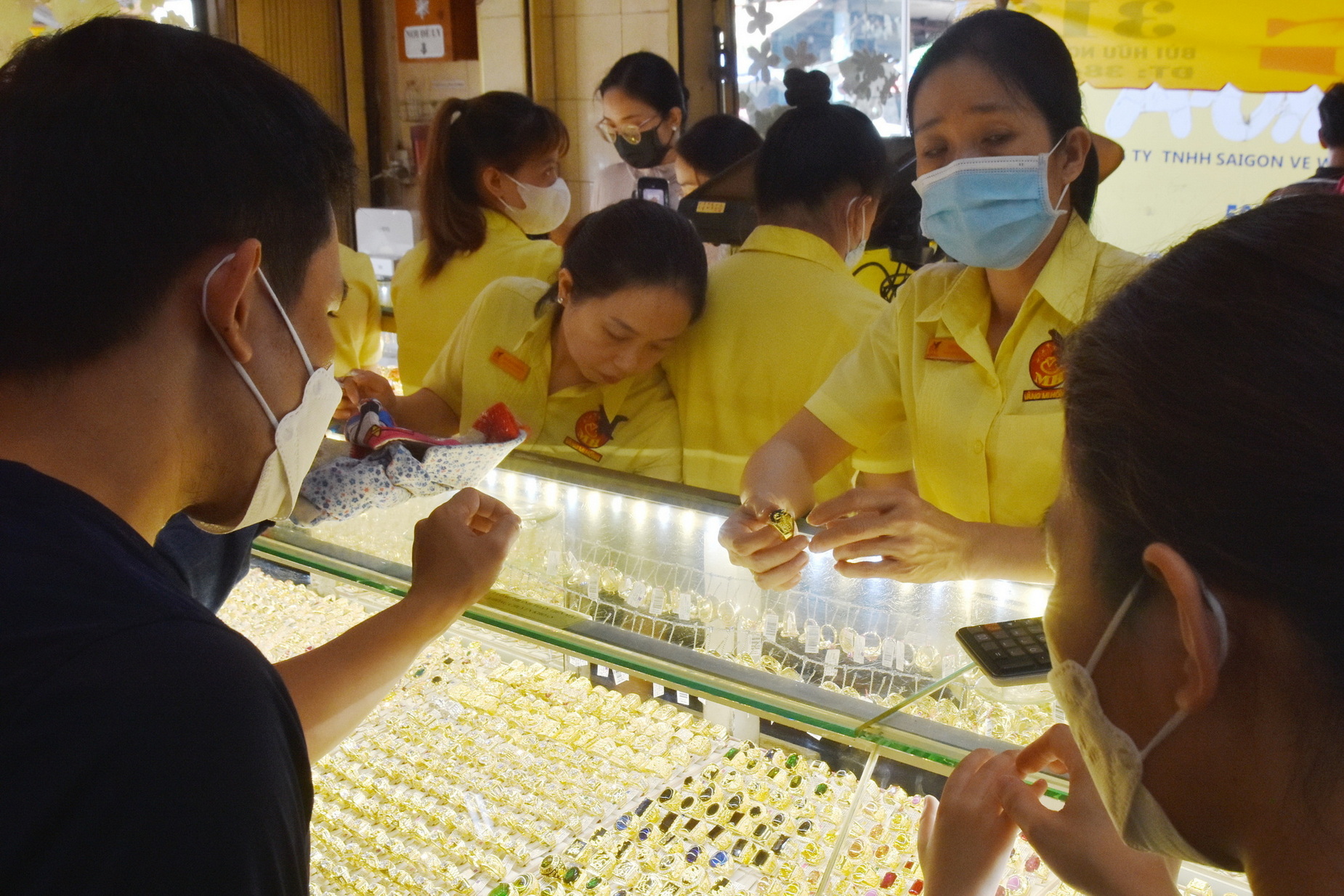 Gi&aacute; v&agrave;ng h&ocirc;m nay, 21-6: Tăng mạnh trở lại- Ảnh 1.