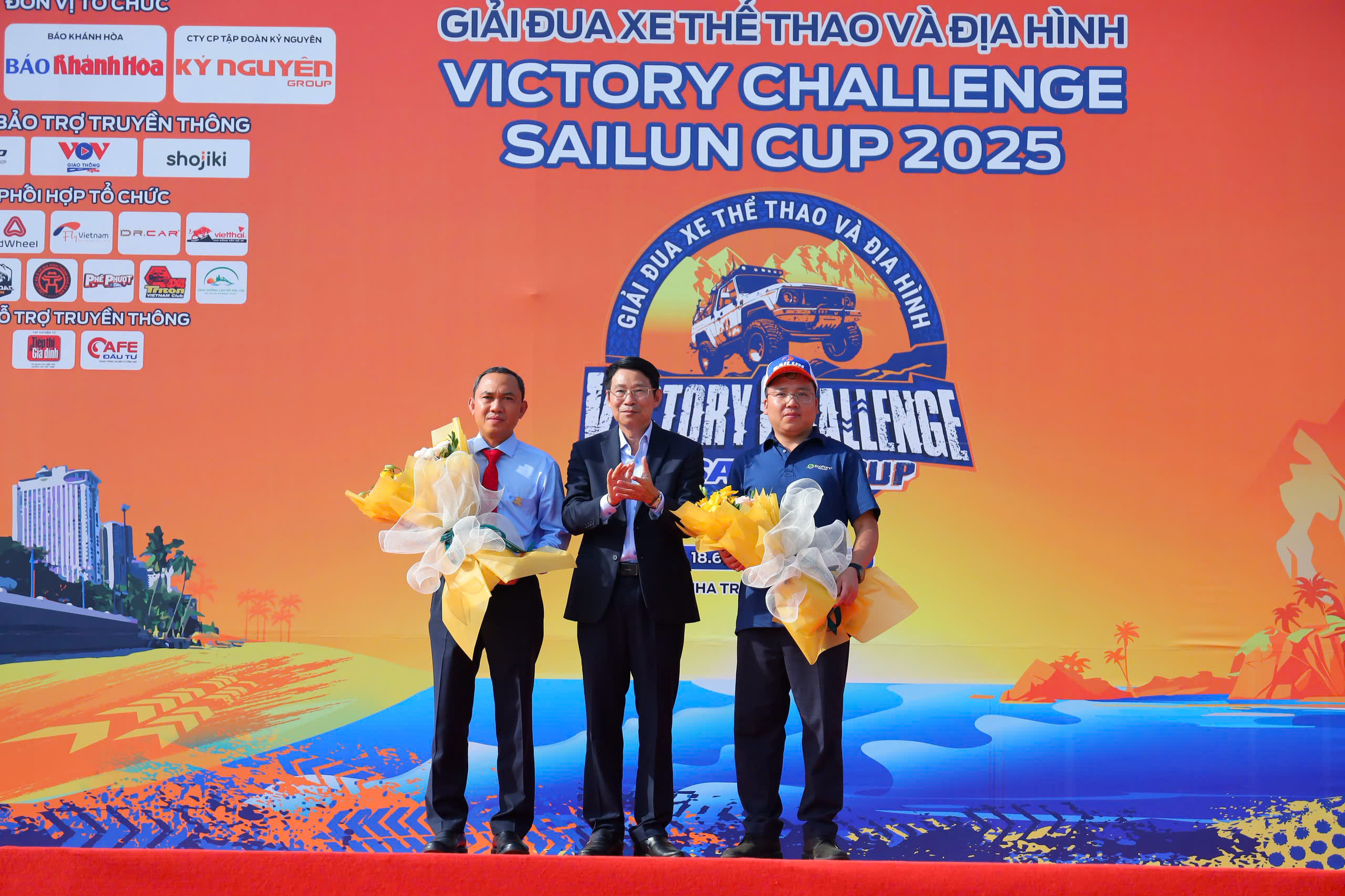 Ngắm những chiếc xe "si&ecirc;u ngầu" tại Giải đua xe thể thao v&agrave; địa h&igrave;nh lần đầu tổ chức ở Nha Trang- Ảnh 1.