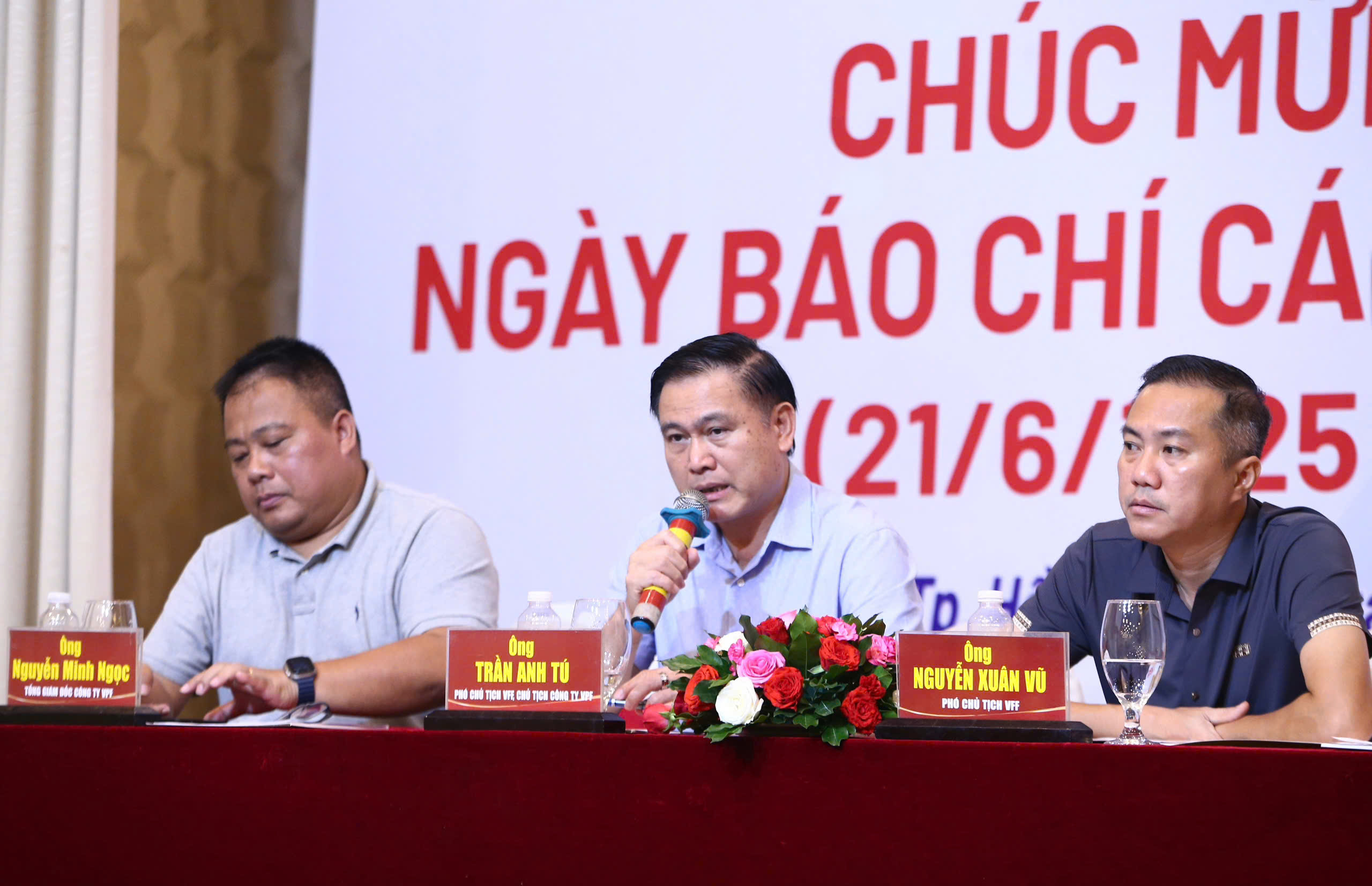 Tuyển nữ Việt Nam tính kỹ việc nhập tịch, bóng đá Việt có thể sáp nhập đội bóng - Ảnh 1.