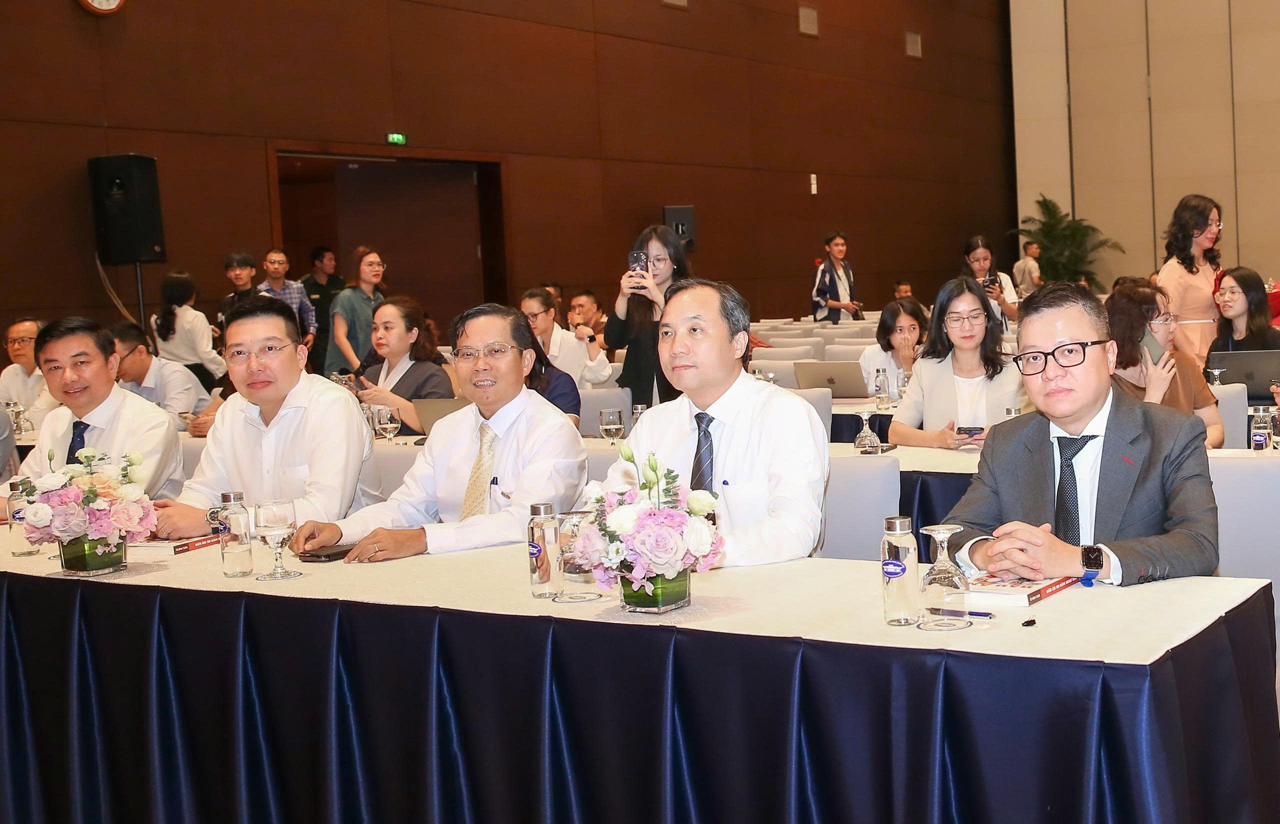Bế mạc Diễn đàn Báo chí toàn quốc 2025: Tái định nghĩa sứ mệnh báo chí trong kỷ nguyên số- Ảnh 3.