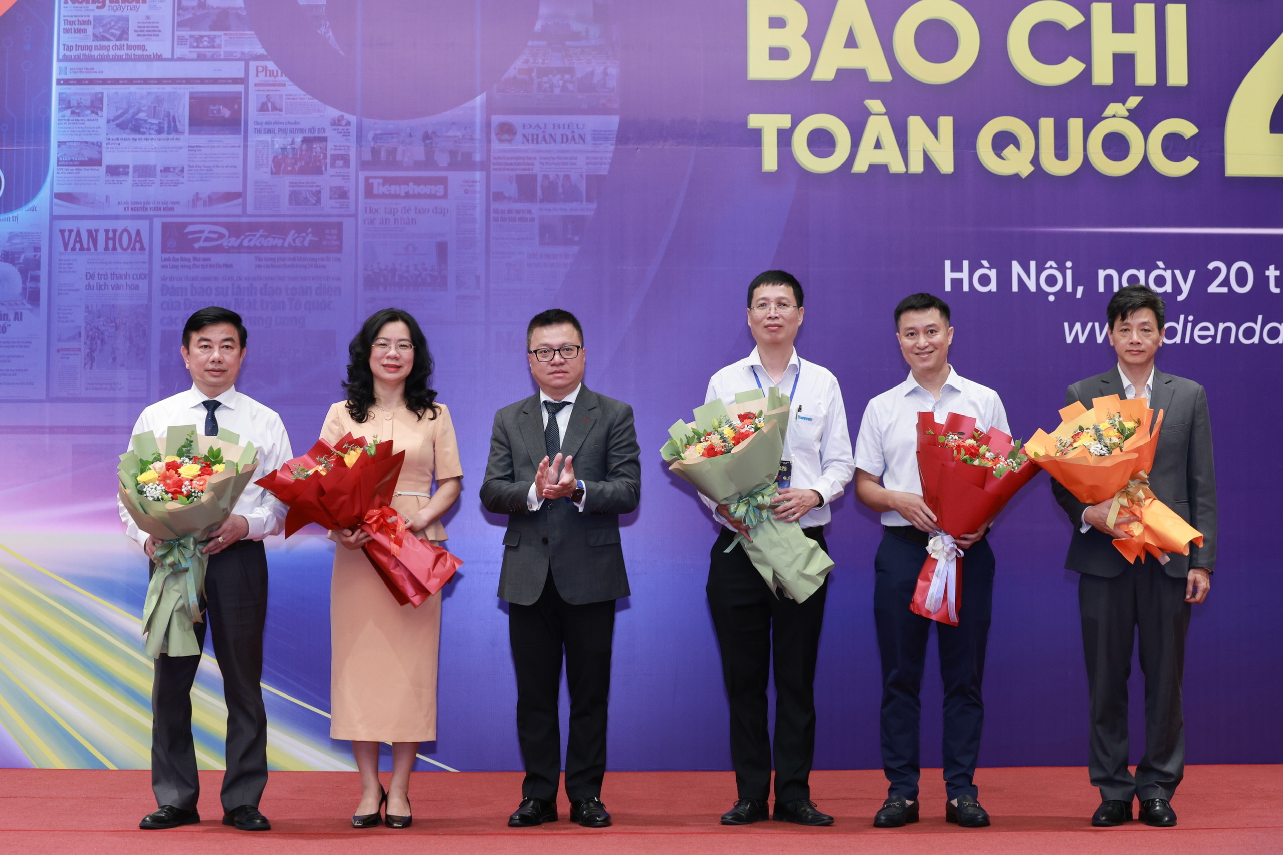 Bế mạc Diễn đàn Báo chí toàn quốc 2025: Tái định nghĩa sứ mệnh báo chí trong kỷ nguyên số- Ảnh 6.