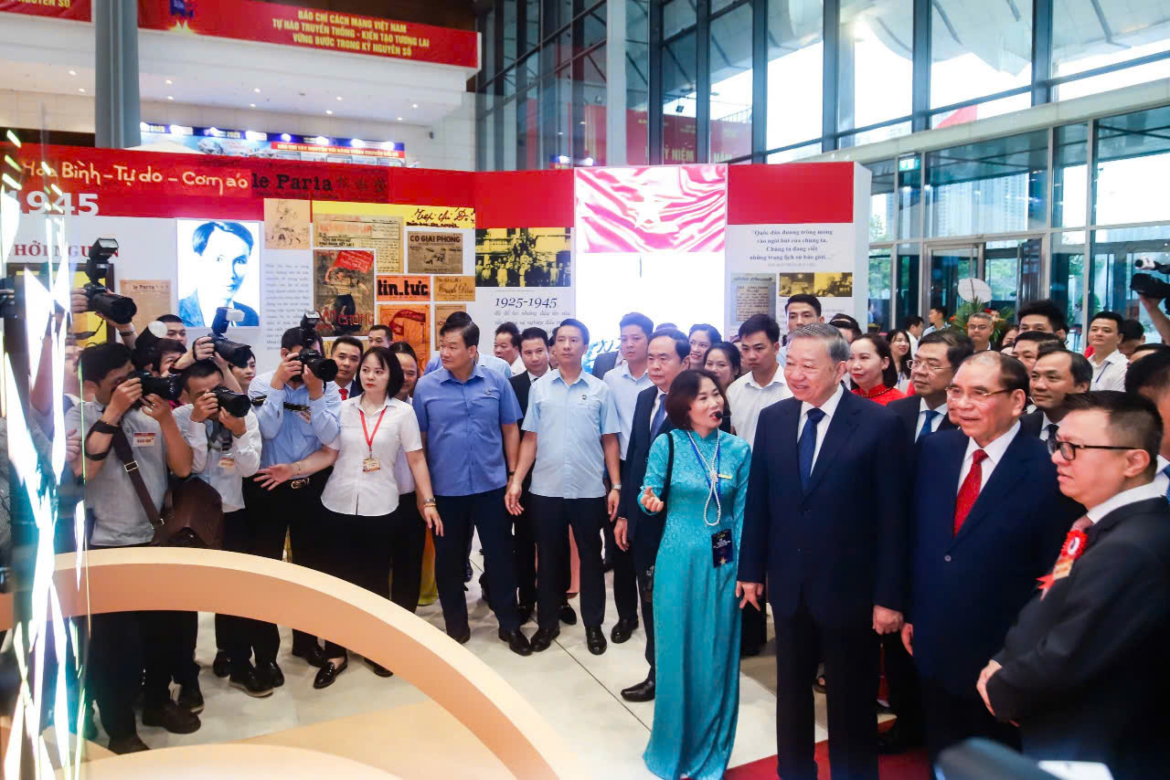 Tổng B&iacute; thư T&ocirc; L&acirc;m dự Lễ kỷ niệm 100 năm Ng&agrave;y B&aacute;o ch&iacute; c&aacute;ch mạng Việt Nam- Ảnh 3.