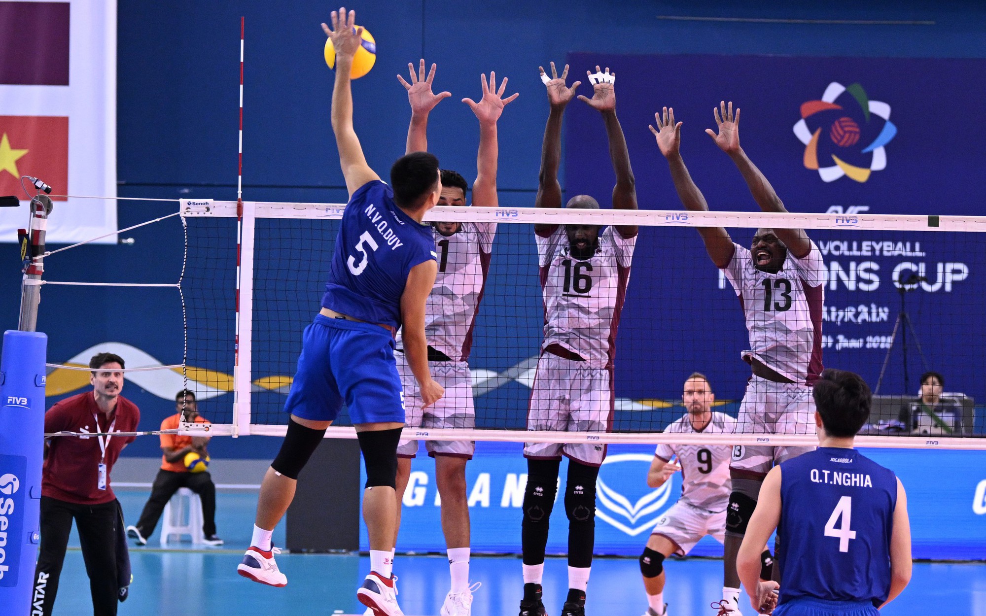 Bóng chuyền Việt Nam suýt lật đổ Qatar tại tứ kết AVC Nations Cup