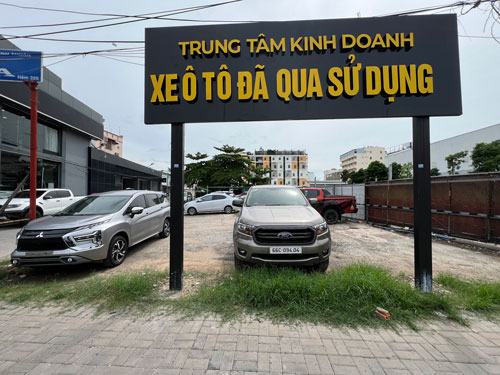 Thị trường ô tô cũ ảm đạm - Ảnh 1.