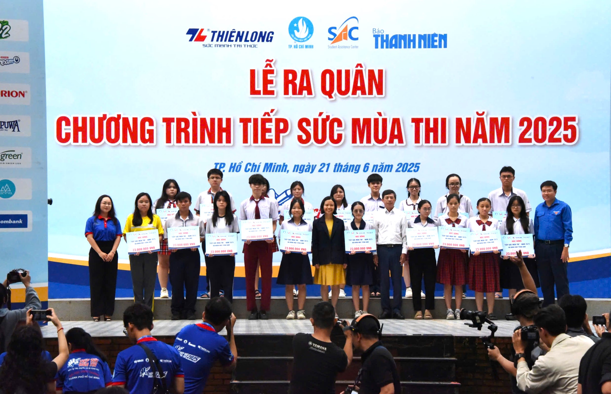 Hơn 23.000 sinh viên tham gia "Tiếp sức mùa thi" tại 171 điểm thi tốt nghiệp- Ảnh 4.
