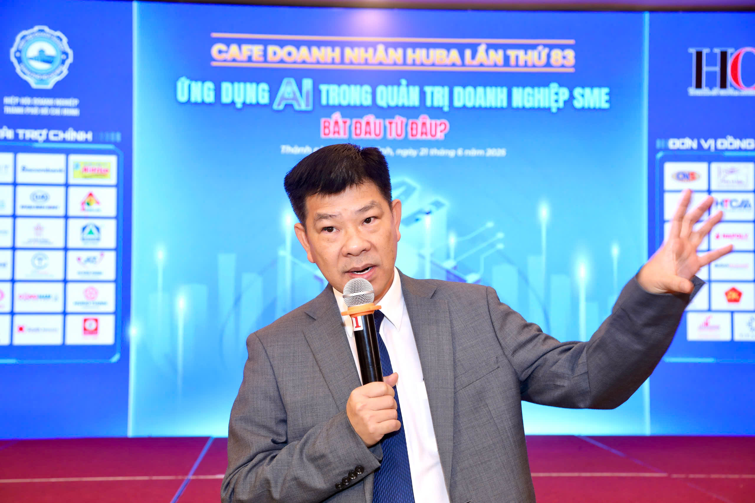 Doanh nghiệp kể chuyện mất khách, giảm doanh thu vì ứng dụng AI vào bán hàng - Ảnh 1.