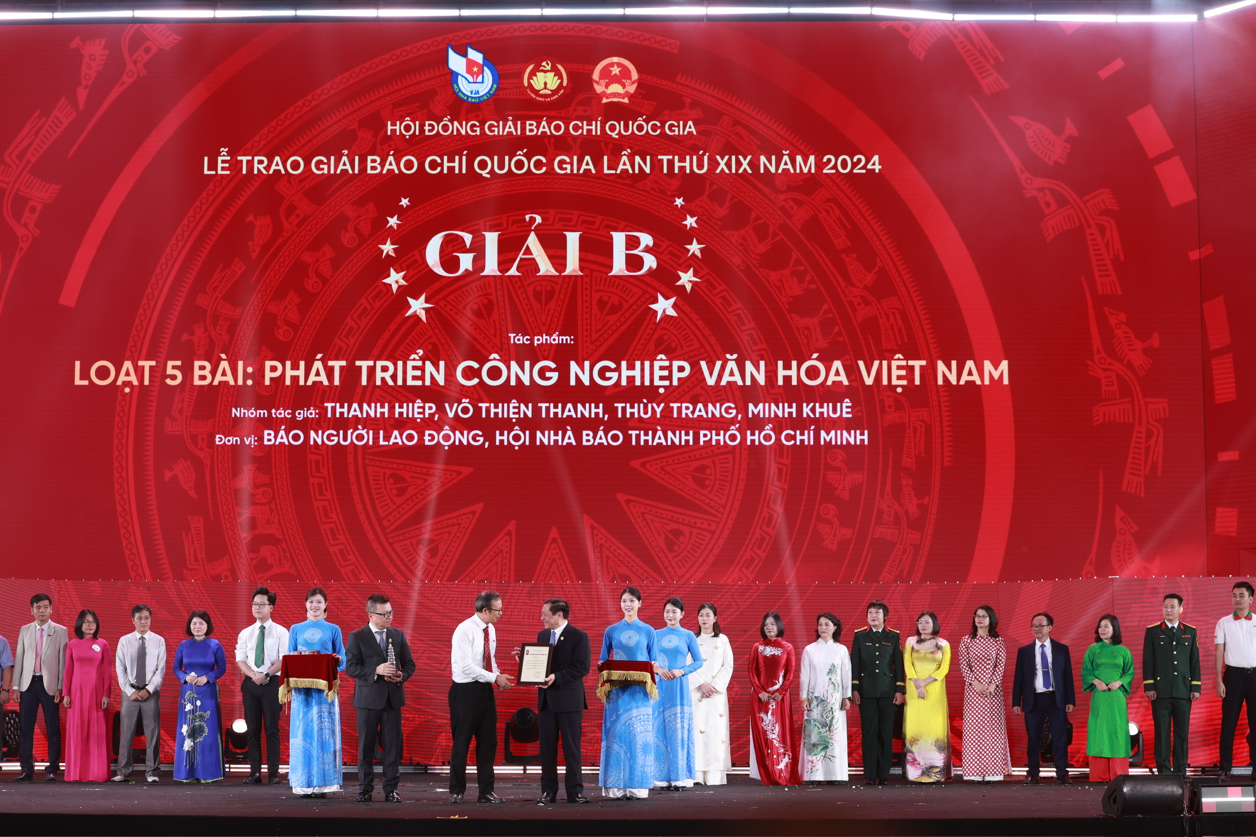 Kiến tạo niềm tin, cổ vũ kh&aacute;t vọng - Ảnh 1.