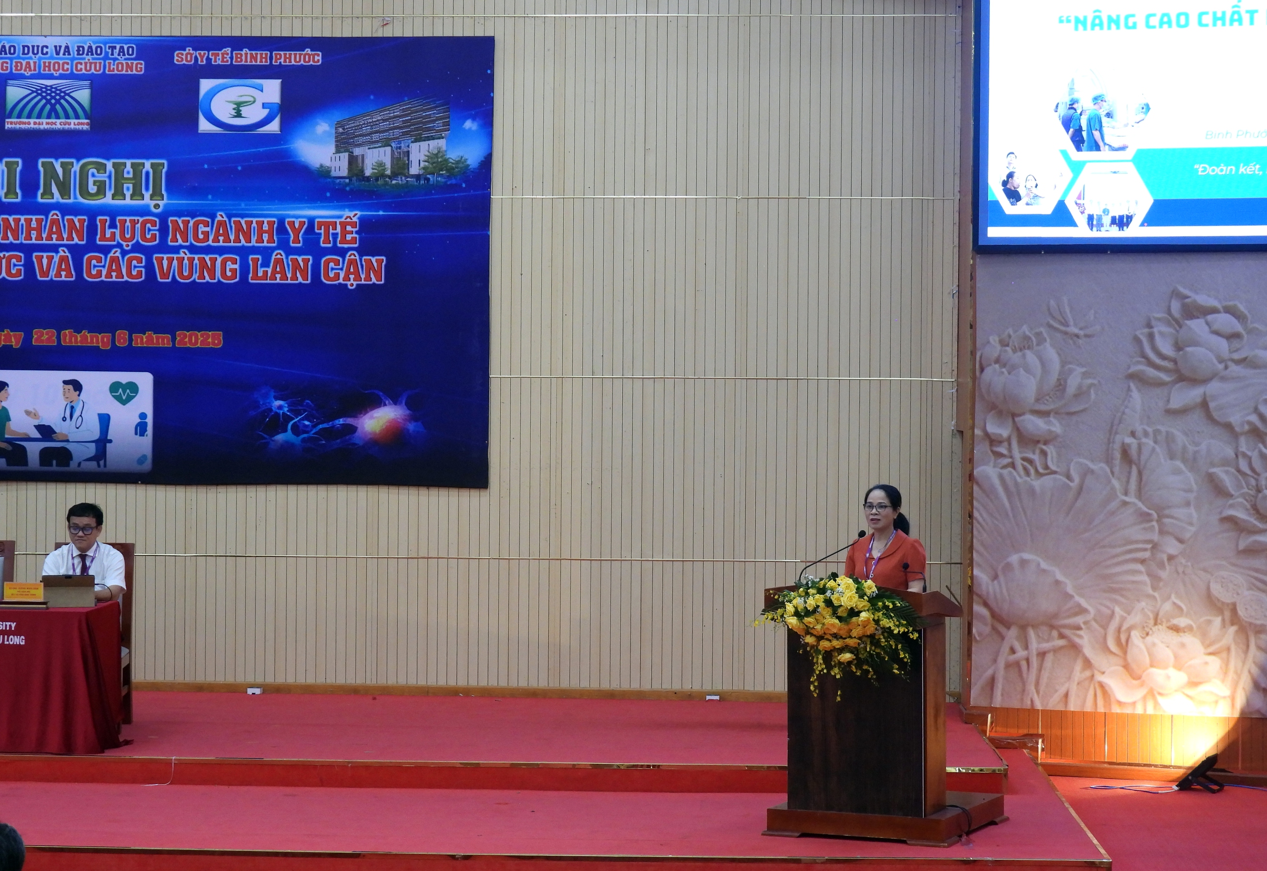 Hiệu trưởng Trường ĐH Cửu Long chia sẻ tại hội nghị tổ chức ở Bình Phước- Ảnh 2.