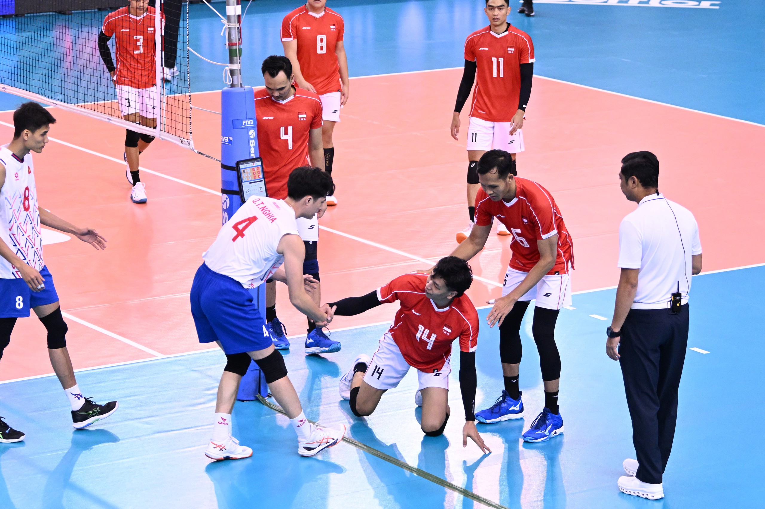 B&oacute;ng chuyền nam Việt Nam thất bại đầy tiếc nuối trước Indonesia tại AVC Nations Cup- Ảnh 1.