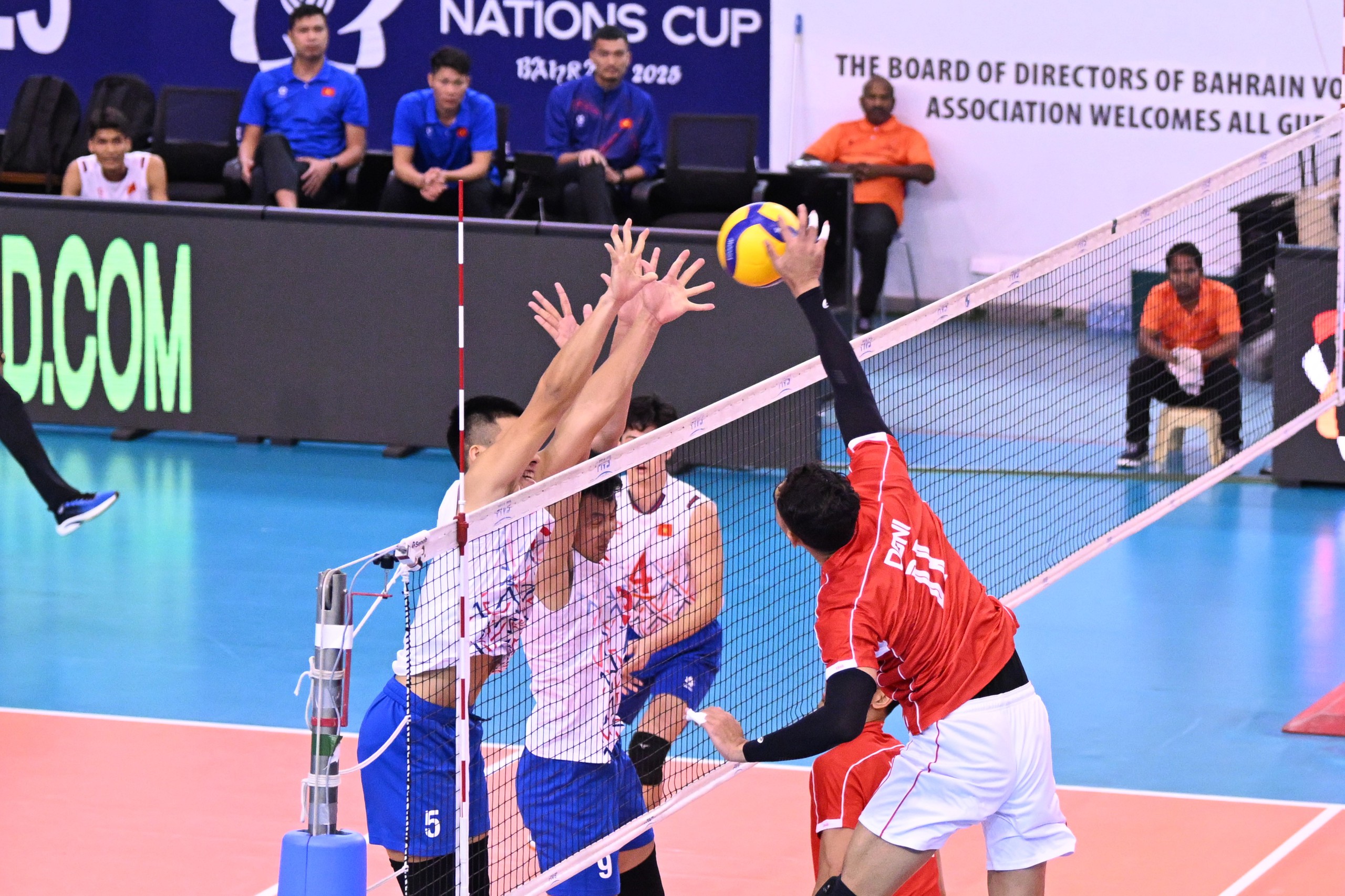 B&oacute;ng chuyền nam Việt Nam thất bại đầy tiếc nuối trước Indonesia tại AVC Nations Cup- Ảnh 4.