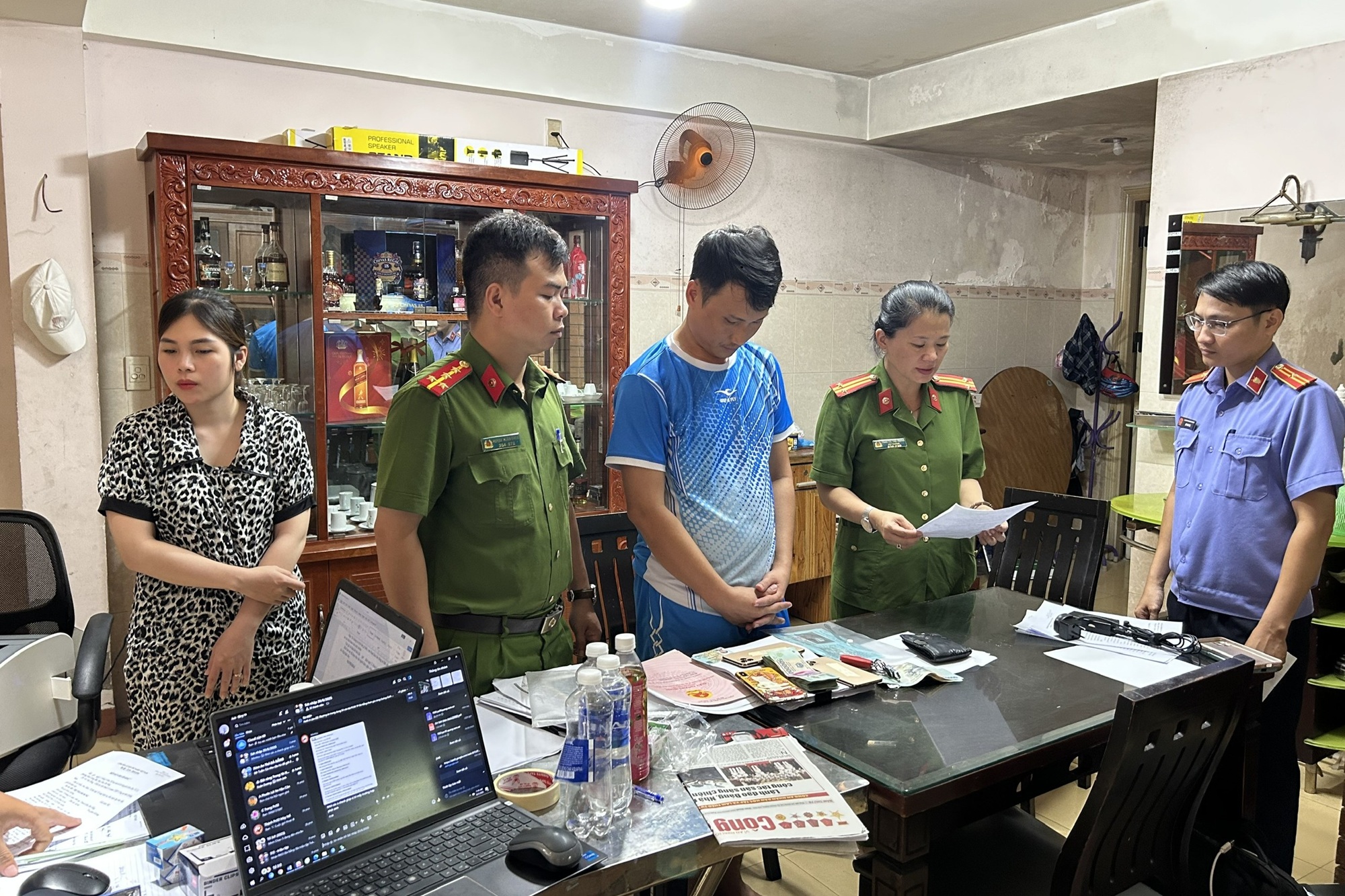 Giám đốc Công an tỉnh Quảng Nam chỉ đạo phá đường dây đánh bạc "khủng"- Ảnh 3.