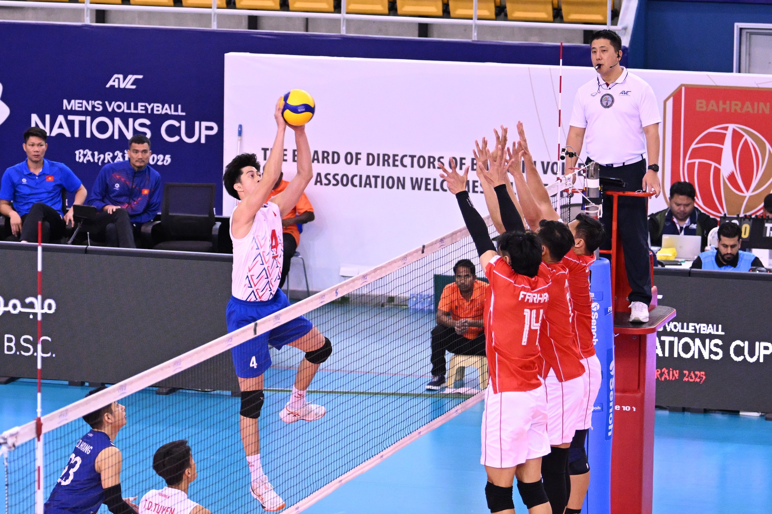 B&oacute;ng chuyền nam Việt Nam thất bại đầy tiếc nuối trước Indonesia tại AVC Nations Cup- Ảnh 2.