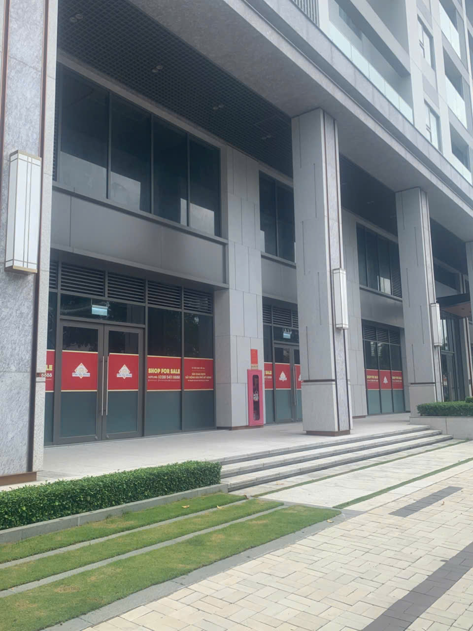 "Phố nhà giàu" đìu hiu, mặt bằng cho thuê treo bảng dài ngày, vắng người thuê - Ảnh 3.