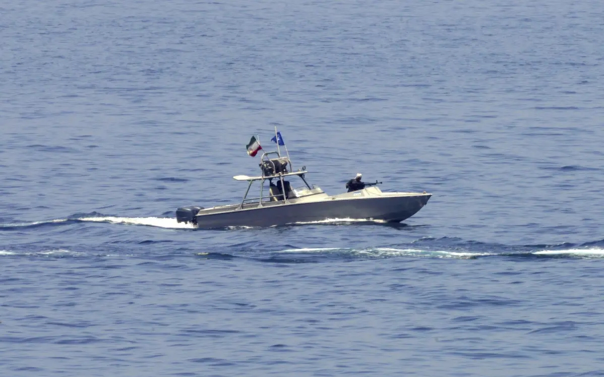 Đóng cửa eo biển Hormuz là "hành động tự sát" của Iran?