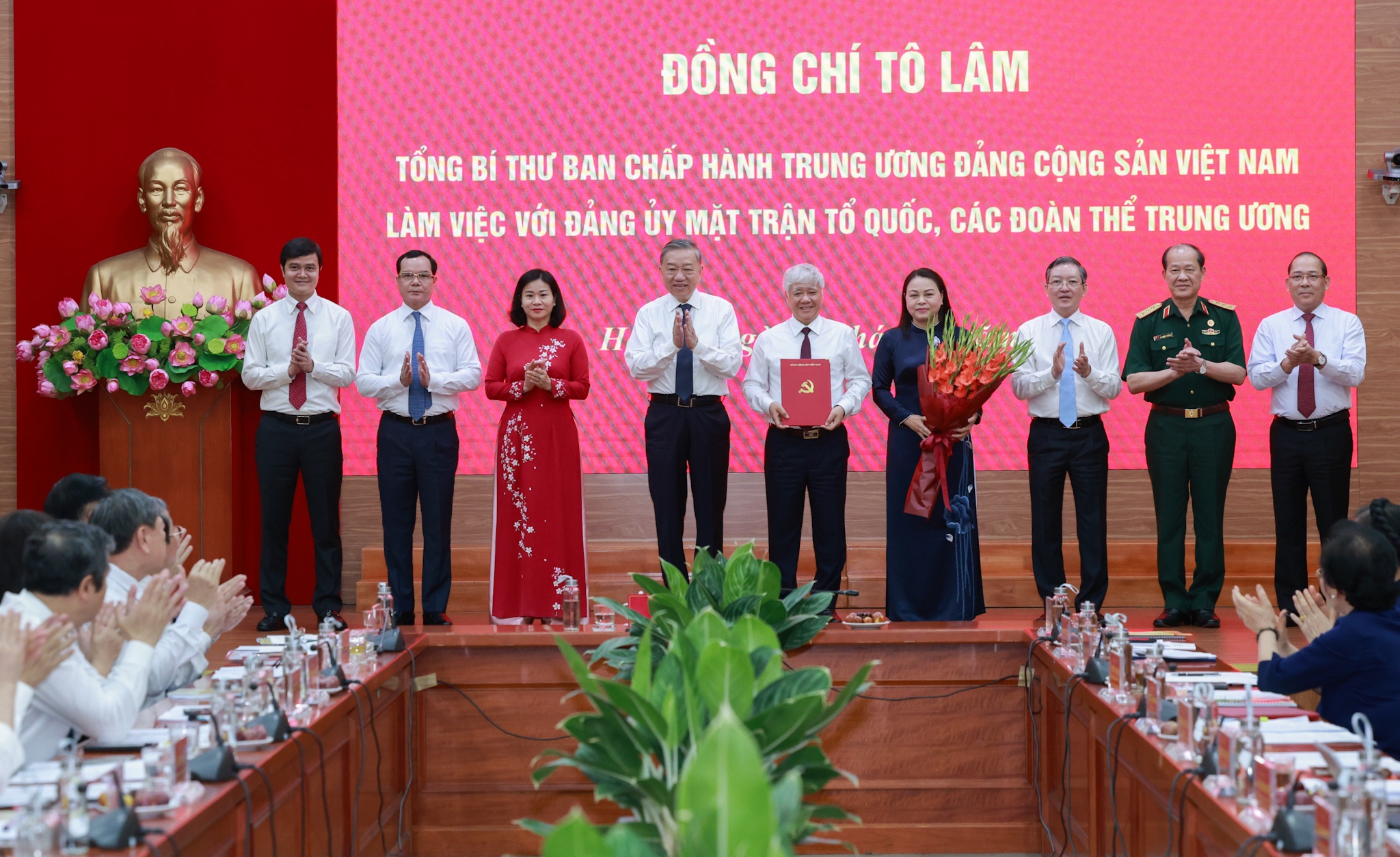 Tổng Bí thư: Mặt trận phải là trung tâm quy tụ, dẫn dắt phong trào và lòng dân - Ảnh 2.
