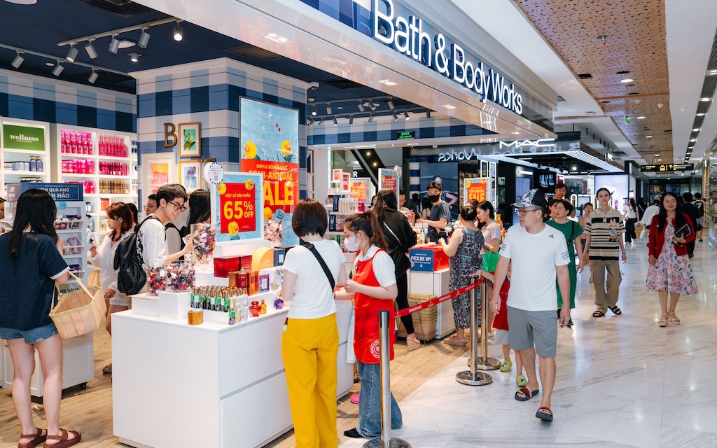Hiện tượng mua sắm Vincom Red Sale “khuấy đảo” thị trường bán lẻ mùa hè 2025