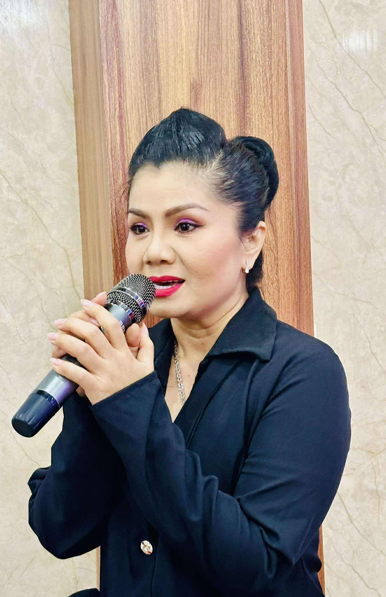 Quế Tr&acirc;n,  T&uacute; Sương, V&otilde; Minh L&acirc;m v&agrave; nhiều nghệ sĩ tề tựu mừng c&ocirc;ng "C&acirc;u thơ y&ecirc;n ngựa" - Ảnh 6.