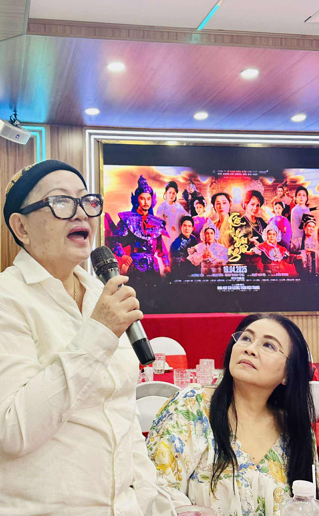 Quế Tr&acirc;n,  T&uacute; Sương, V&otilde; Minh L&acirc;m v&agrave; nhiều nghệ sĩ tề tựu mừng c&ocirc;ng "C&acirc;u thơ y&ecirc;n ngựa" - Ảnh 7.