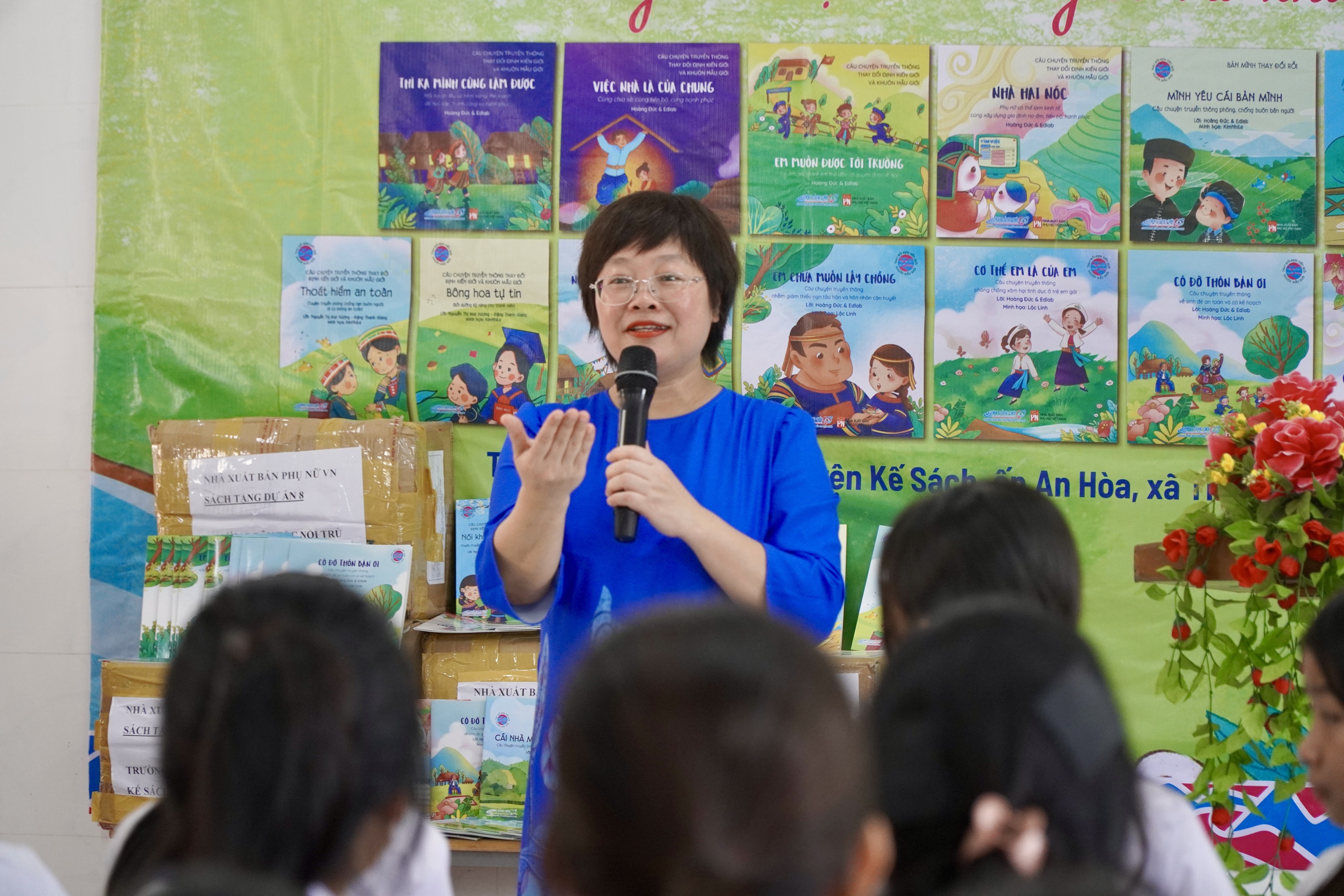 M&ocirc; h&igrave;nh truyền th&ocirc;ng s&aacute;ch về b&igrave;nh đẳng giới đến với học sinh tỉnh S&oacute;c Trăng - Ảnh 1.