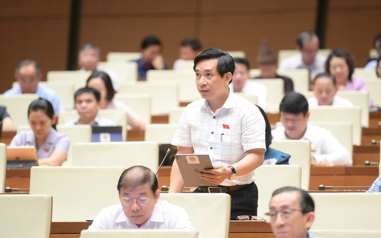 Đại biểu Nguyễn Văn Cảnh lần thứ 2 tha thiết đề xuất quy tắc "dây kéo áo" để giảm tắc đường