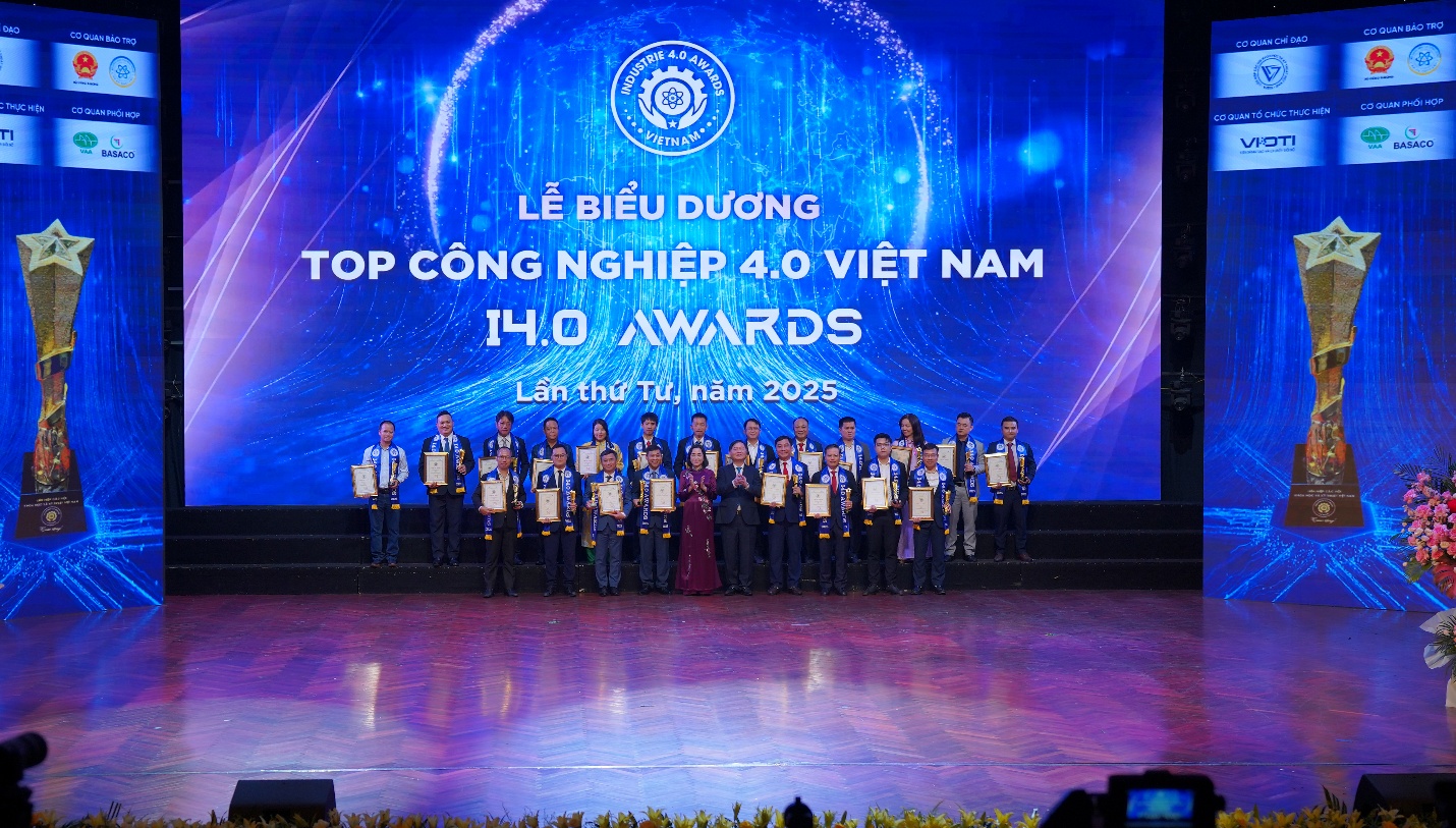 EVNHCMC được vinh danh Top C&ocirc;ng nghiệp 4.0 Việt Nam năm 2025- Ảnh 2.