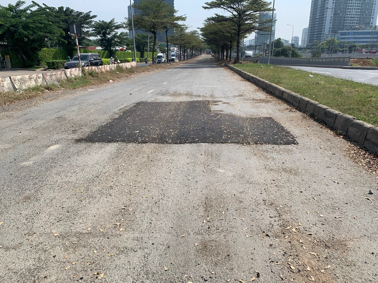 Ban Giao thông phản hồi đường hư quanh hầm chui Nguyễn Văn Linh- Ảnh 3.