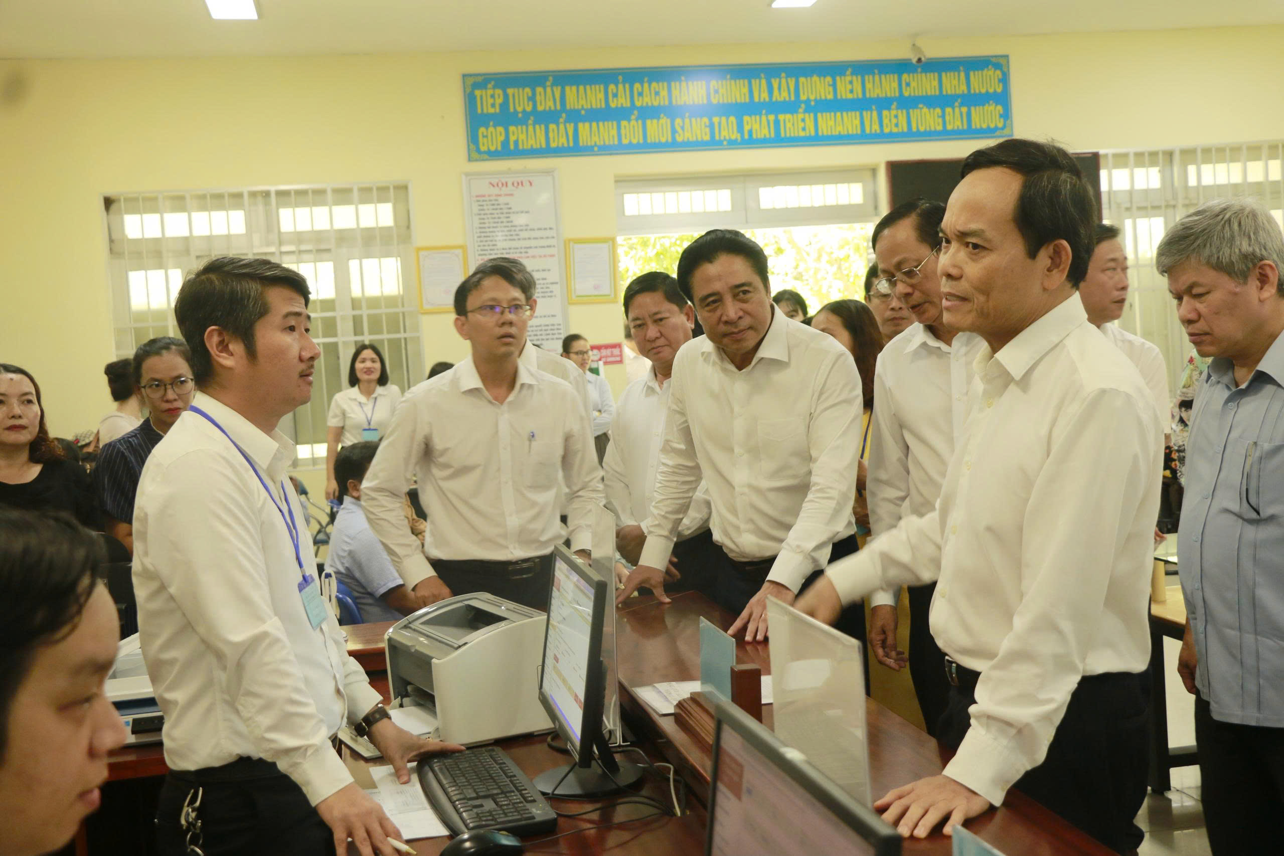 Kiểm tra việc vận hành thử mô hình chính quyền địa phương 2 cấp ở Khánh Hòa- Ảnh 2.