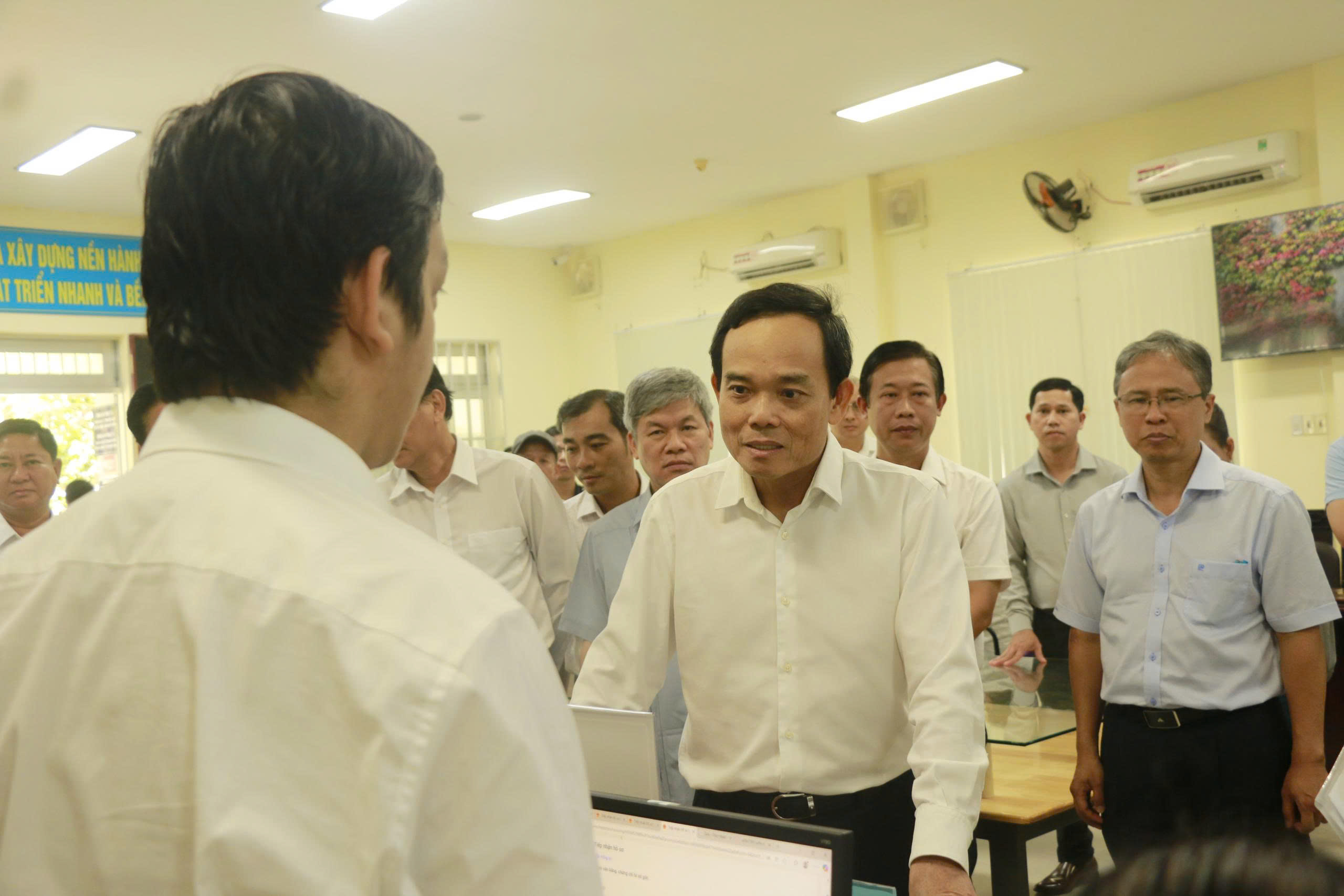 Kiểm tra việc vận hành thử mô hình chính quyền địa phương 2 cấp ở Khánh Hòa- Ảnh 3.