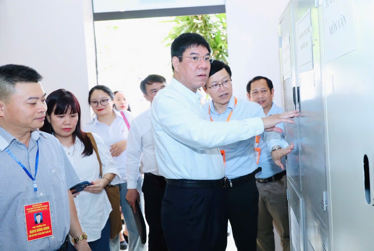 Thi tốt nghiệp THPT an toàn, nghiêm túc - Ảnh 1.