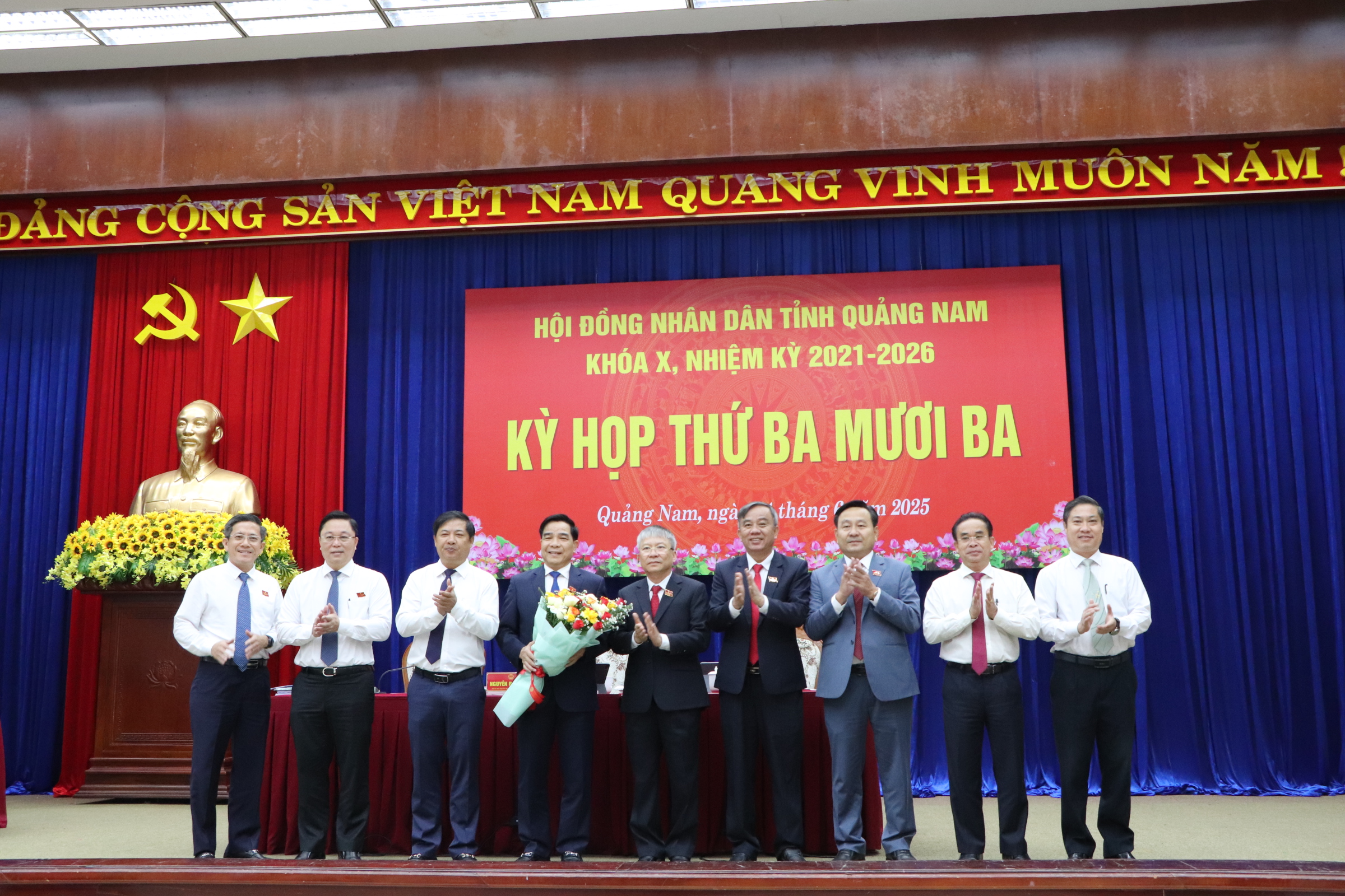Chủ tịch UBND tỉnh Quảng Nam L&ecirc; Văn Dũng xin nghỉ hưu trước tuổi - Ảnh 2.