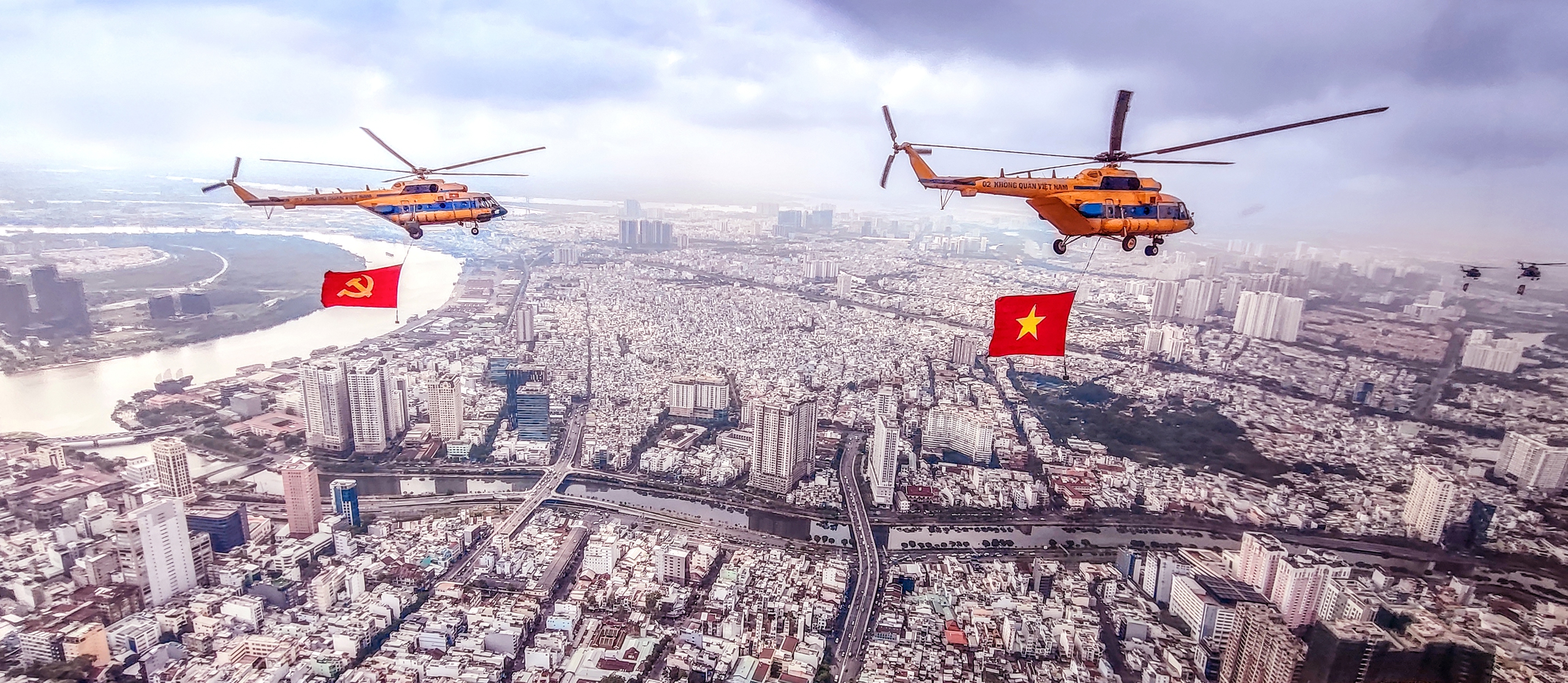 CỜ TỔ QUỐC, CỜ ĐẢNG BAY TR&Ecirc;N BẦU TRỜI TH&Agrave;NH PHỐ  - Ảnh 3.