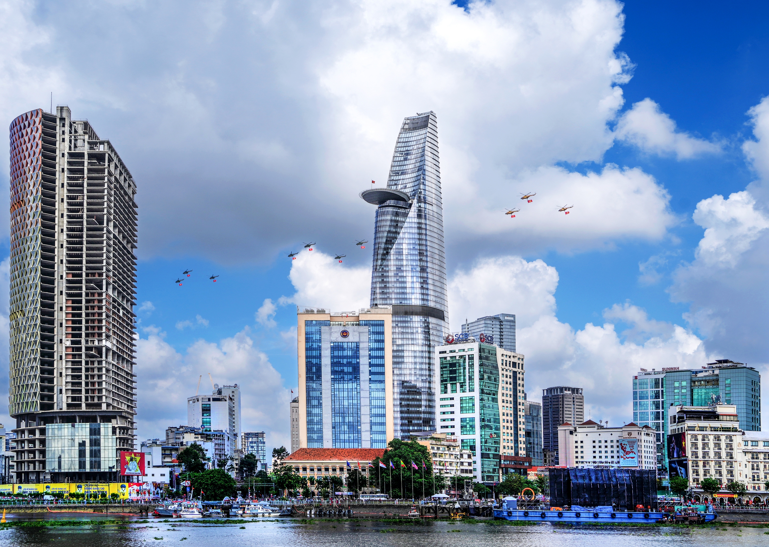 CỜ TỔ QUỐC, CỜ ĐẢNG BAY TR&Ecirc;N BẦU TRỜI TH&Agrave;NH PHỐ  - Ảnh 6.