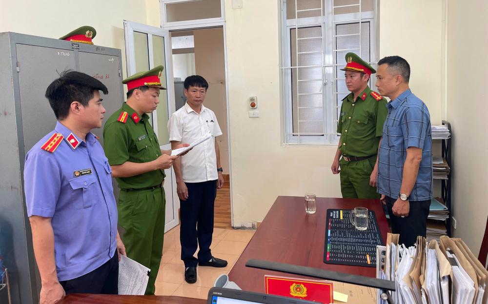 Khởi tố, bắt tạm giam 3 đối tượng mua b&aacute;n h&oacute;a đơn, thu lợi bất ch&iacute;nh h&agrave;ng tỉ đồng- Ảnh 1.
