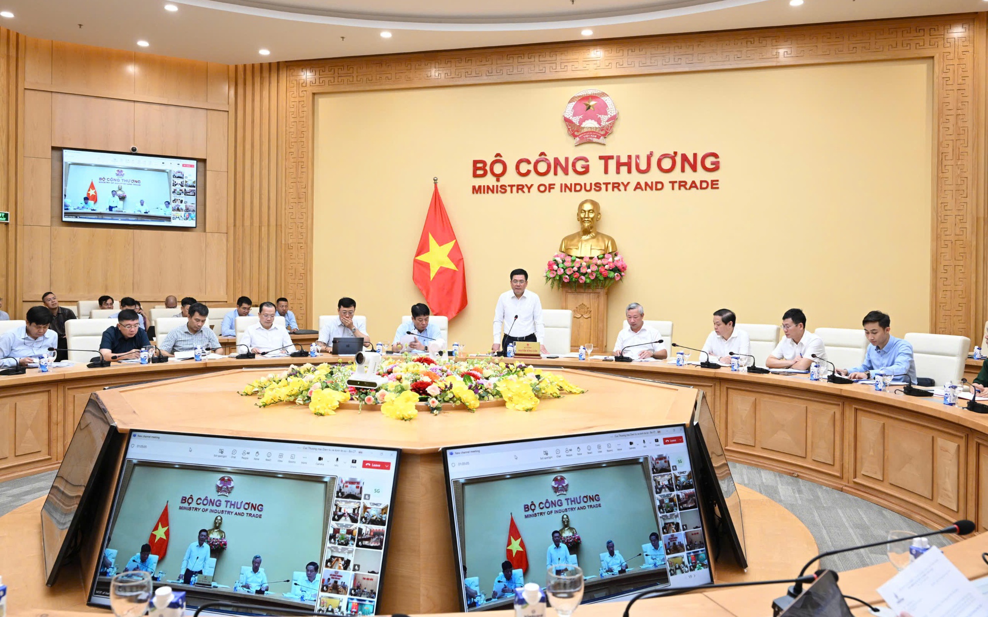 Điện mặt trời mái nhà phát triển mạnh, Bộ trưởng Bộ Công Thương chỉ đạo gì?
