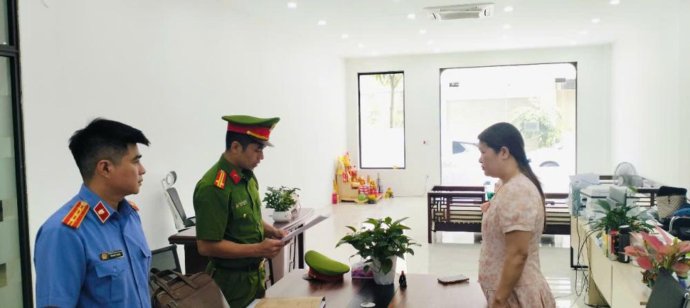 Khởi tố, bắt tạm giam 3 đối tượng mua b&aacute;n h&oacute;a đơn, thu lợi bất ch&iacute;nh h&agrave;ng tỉ đồng- Ảnh 3.