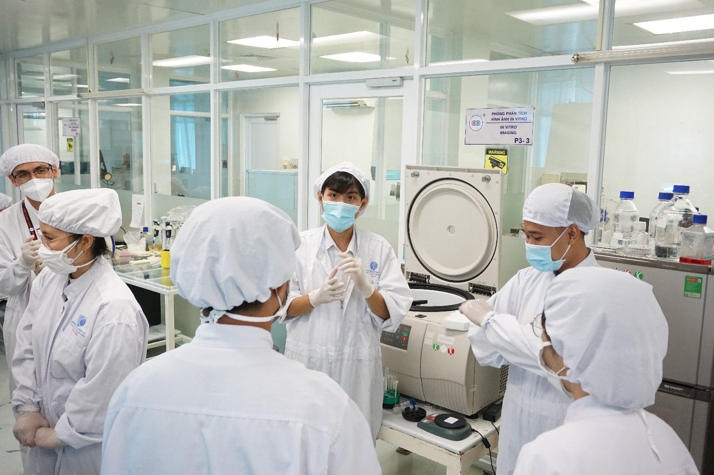ĐHQG TP HCM c&oacute; th&ecirc;m 17 gi&aacute;o sư lĩnh vực c&ocirc;ng nghệ th&ocirc;ng tin, chip b&aacute;n dẫn, AI- Ảnh 1.
