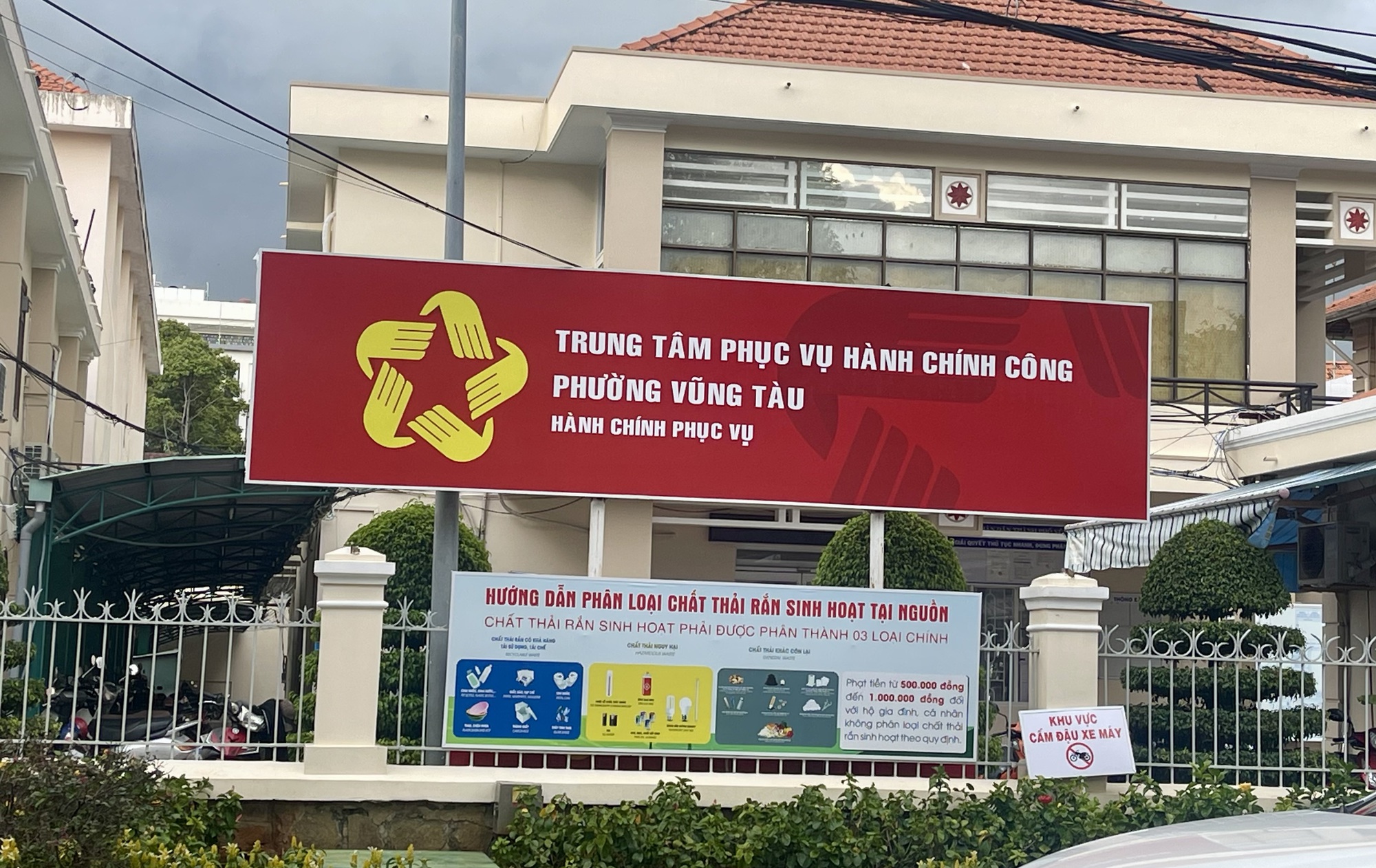 Nhiều trụ sở x&atilde;, phường ở B&agrave; Rịa - Vũng T&agrave;u thay bảng hiệu mang t&ecirc;n gọi mới- Ảnh 1.