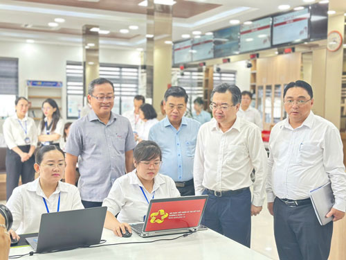 TP HCM "chạy đà" vận hành phường, xã mới- Ảnh 1.
