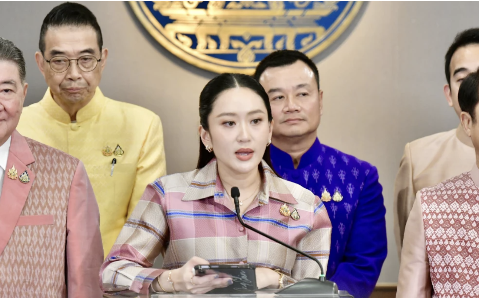 Đảng đối lập đưa Thủ tướng Th&aacute;i Lan v&agrave;o &ldquo;tầm ngắm&rdquo; - Ảnh 2.