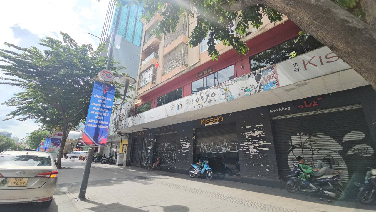 H&agrave;ng loạt mặt bằng ở TP HCM vẫn bỏ trống thời gian d&agrave;i, điều g&igrave; đang xảy ra?- Ảnh 12.
