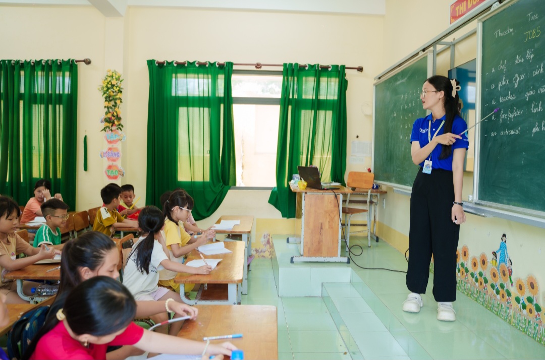 Sức trẻ th&agrave;nh phố mang y&ecirc;u thương ra đảo xa- Ảnh 3.