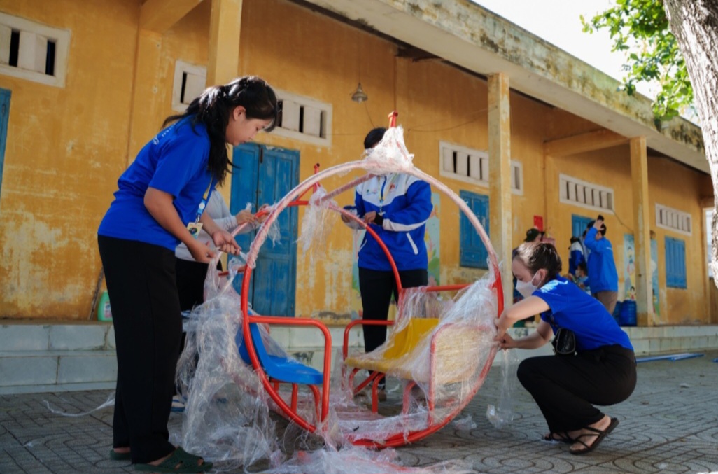 Sức trẻ th&agrave;nh phố mang y&ecirc;u thương ra đảo xa- Ảnh 1.