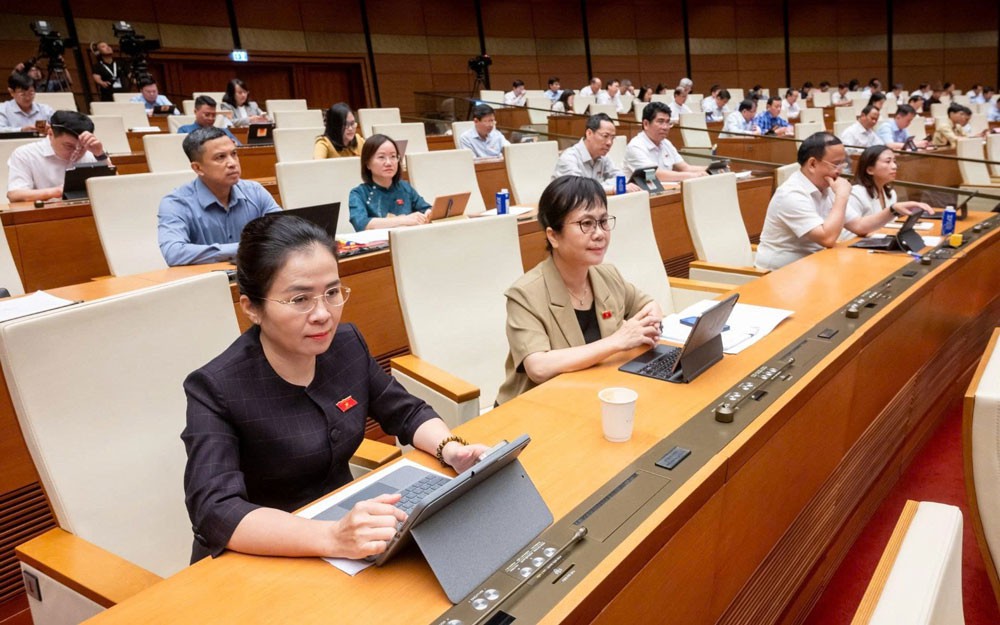 Thông qua nhiều luật, nghị quyết quan trọng